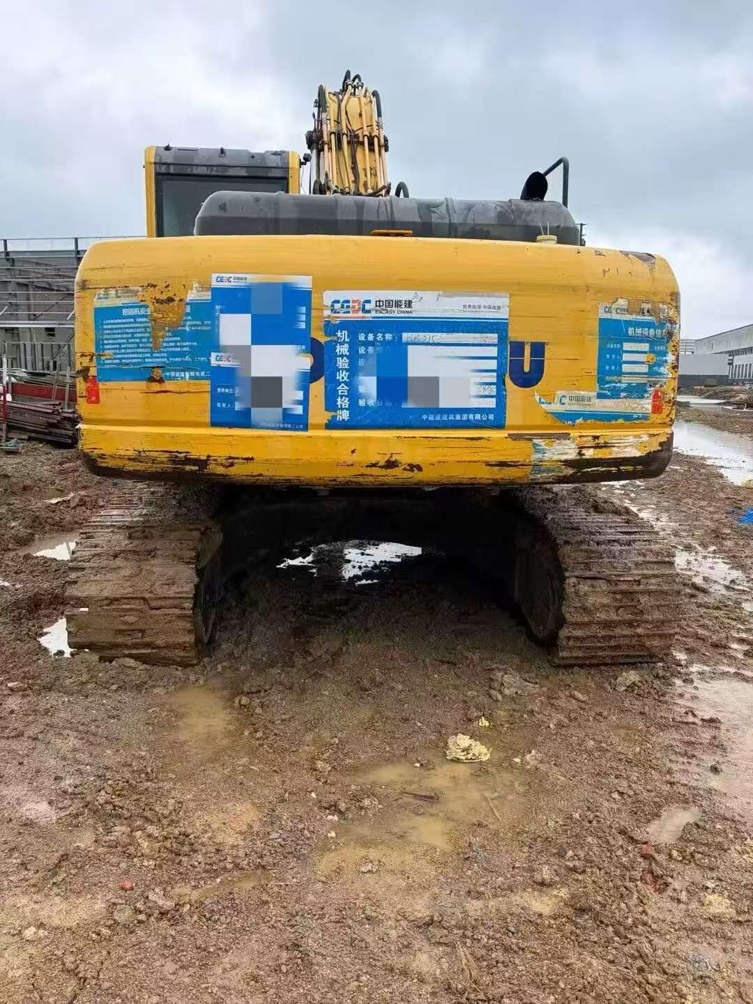 Compre Escavadeira Komatsu HB215LC-1 Usada / 2