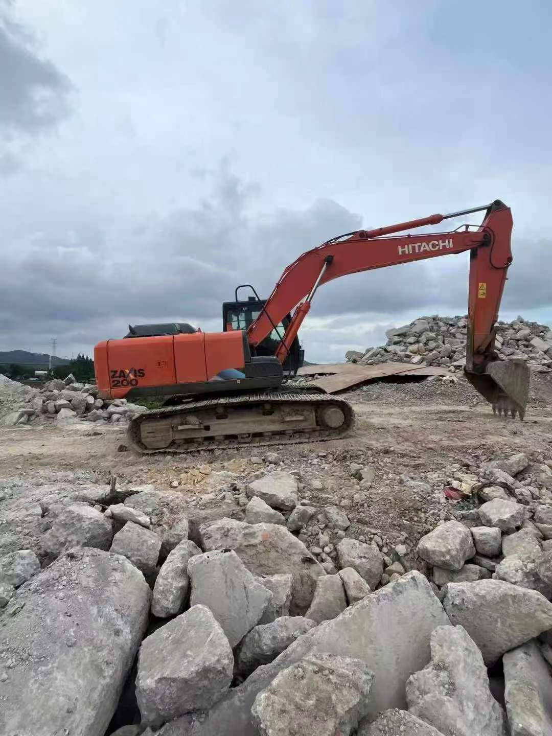 Buy Hitachi ZH200-5A Used Excavator / 3