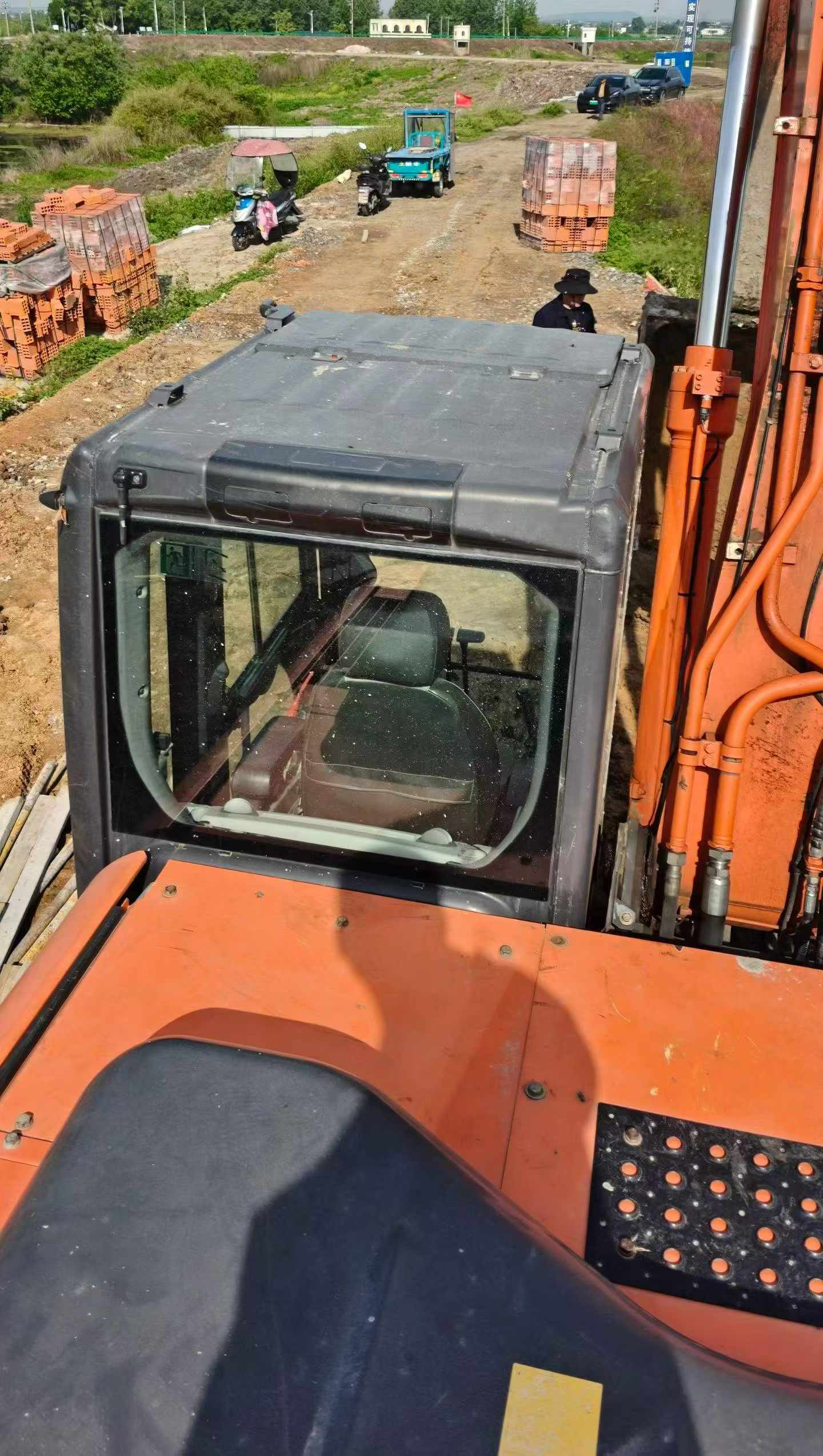 Buy Hitachi ZH200-5B Used Excavator / 7