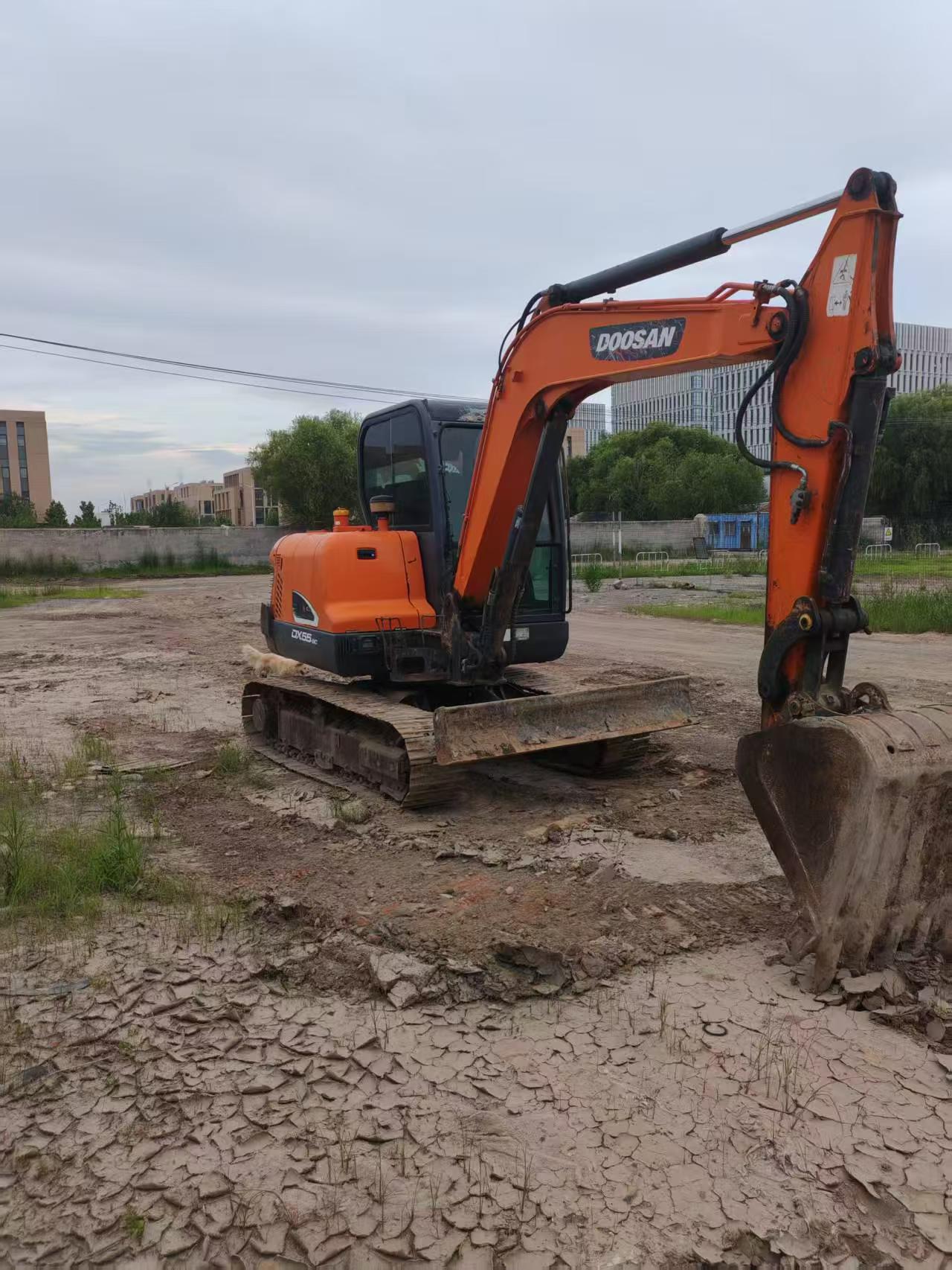 Compre Escavadeira Doosan DH60 Usada / 2 Compre Escavadeira Doosan DH60 Usada / 2