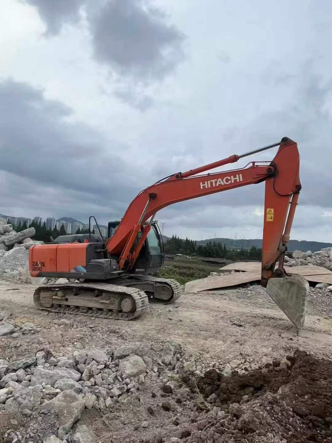 Buy Hitachi ZH200-5A Used Excavator / 4