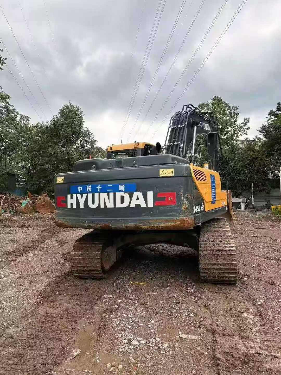 شراء حفارة Hyundai R225-7 مستعملة / 2