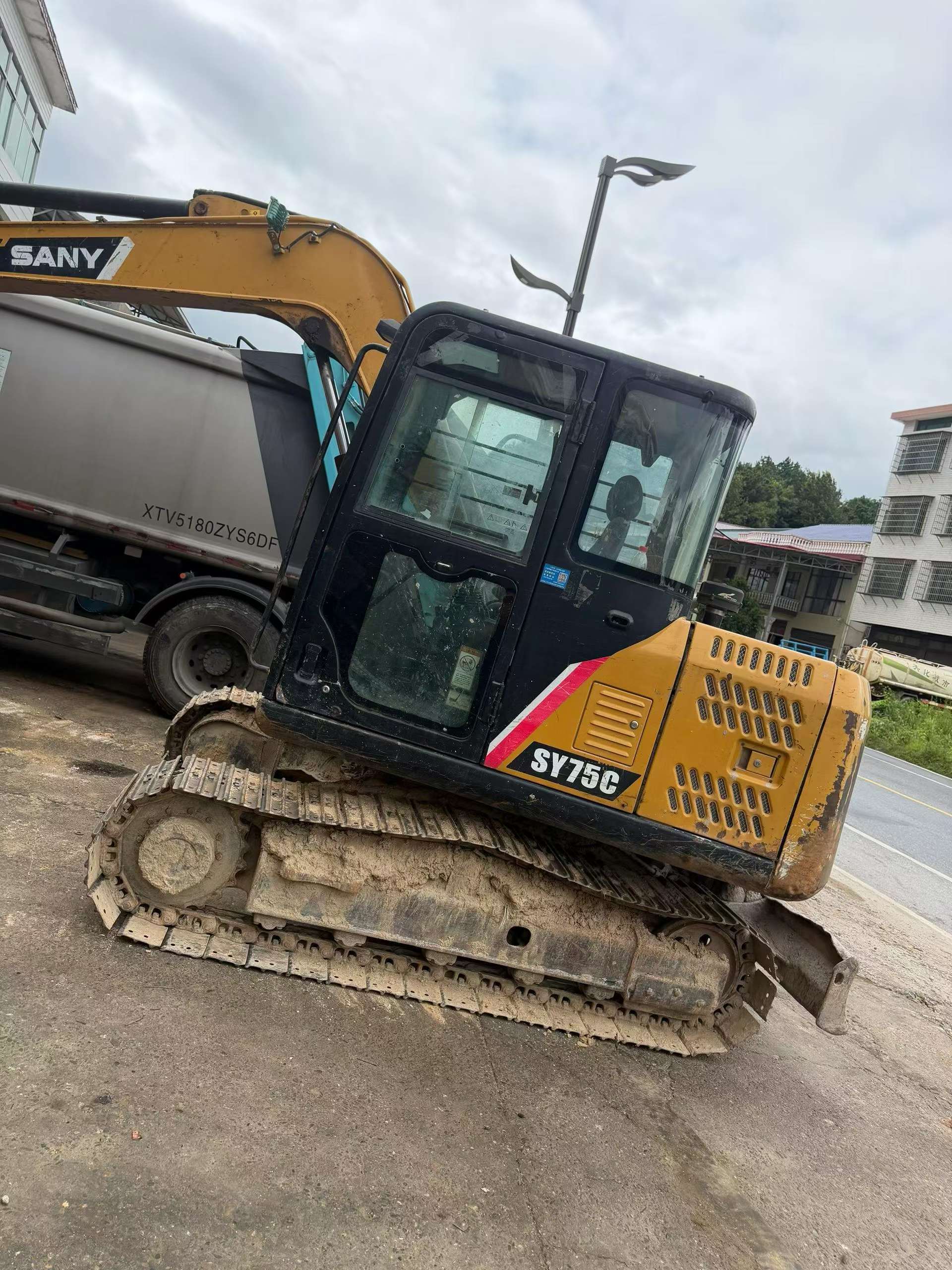 Compre Escavadeira Sany SY75C-8 Usada / 2