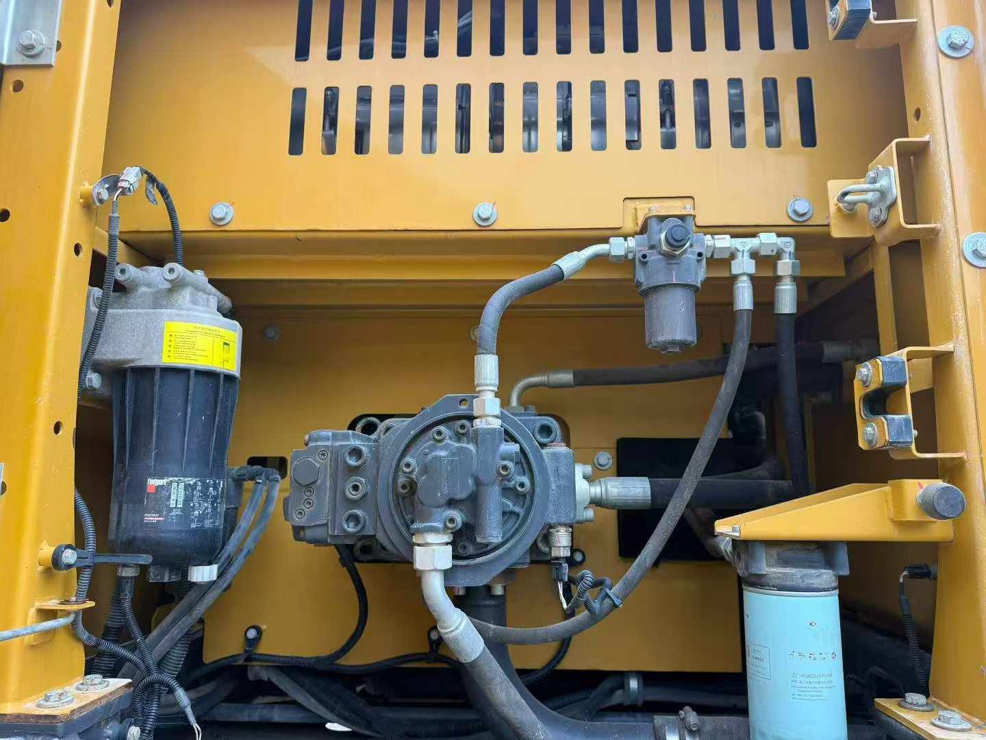 Compre Escavadeira XCMG XE215GA Usada / 7