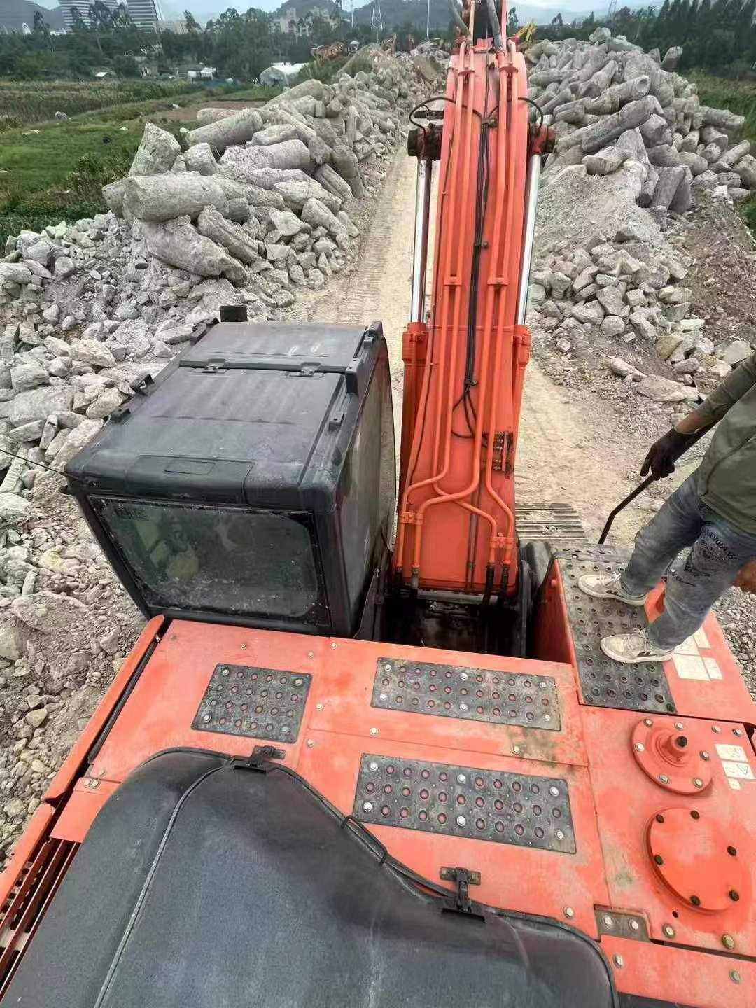 Buy Hitachi ZH200-5A Used Excavator / 8