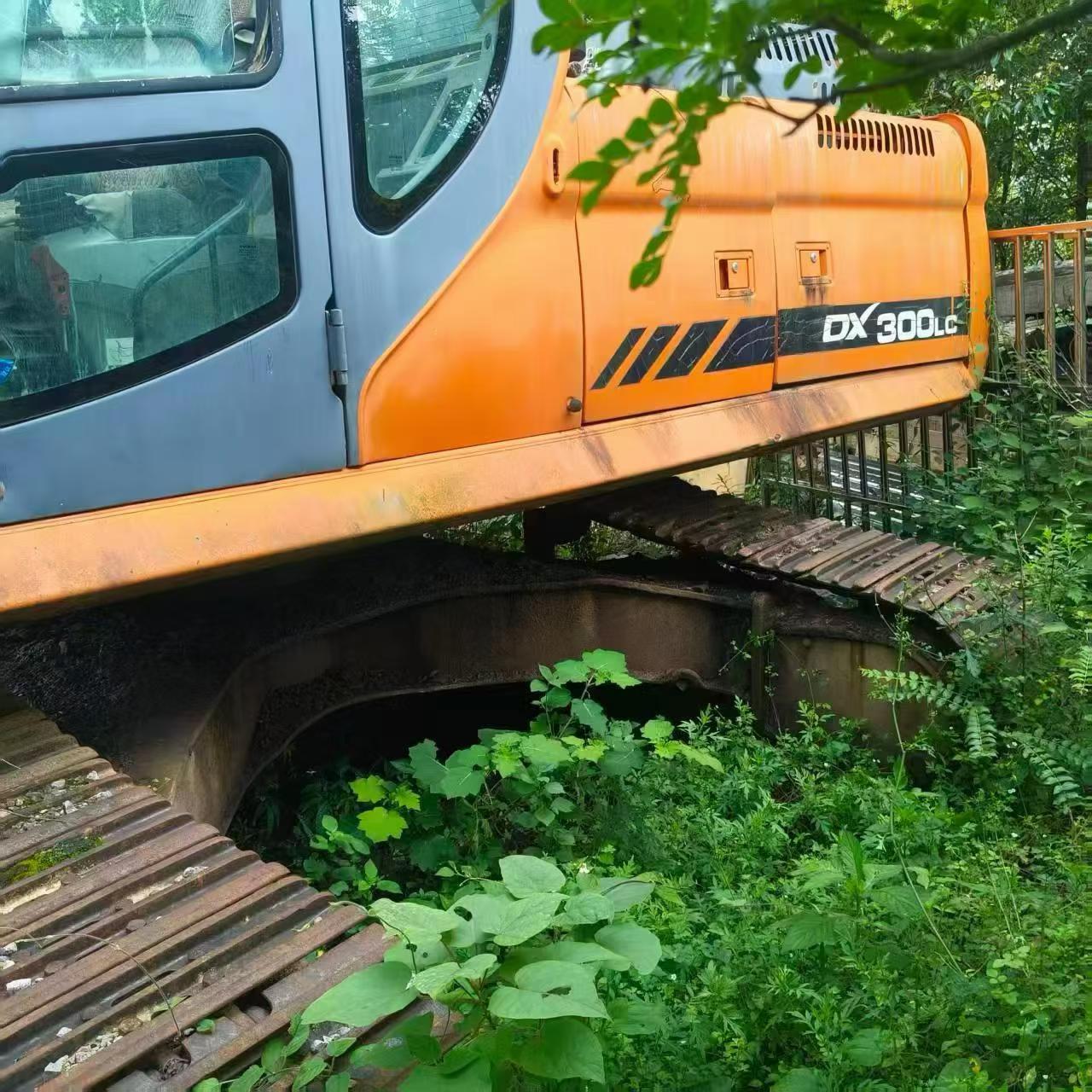 Compre Escavadeira Doosan DX260LC Usada / 7