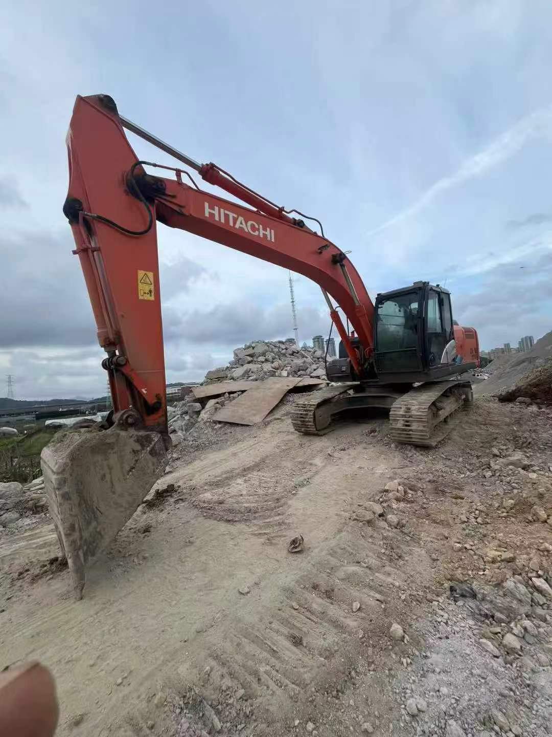 Buy Hitachi ZH200-5A Used Excavator / 5