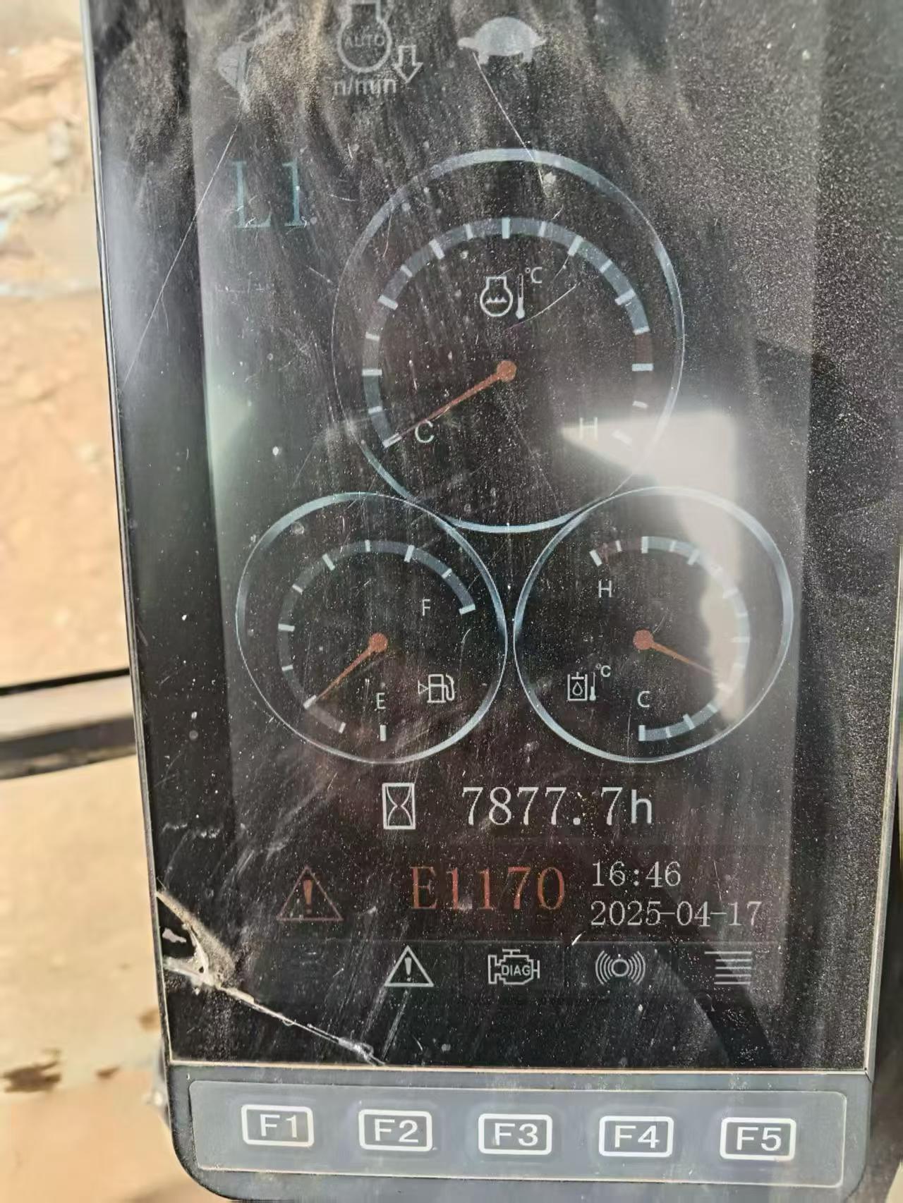 شراء حفارة XCMG XE270DK مستعملة / 2