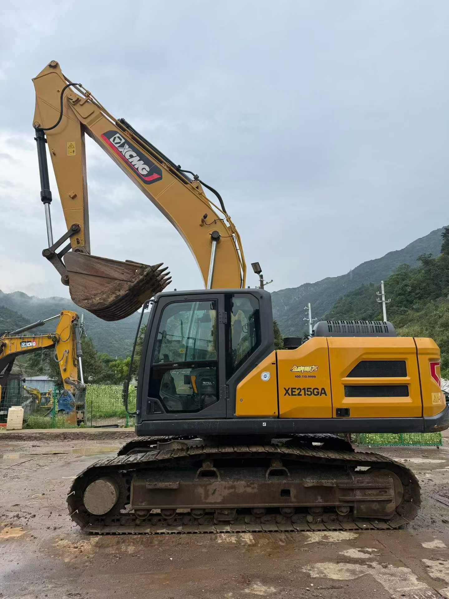 Compre Escavadeira XCMG XE215GA Usada / 3
