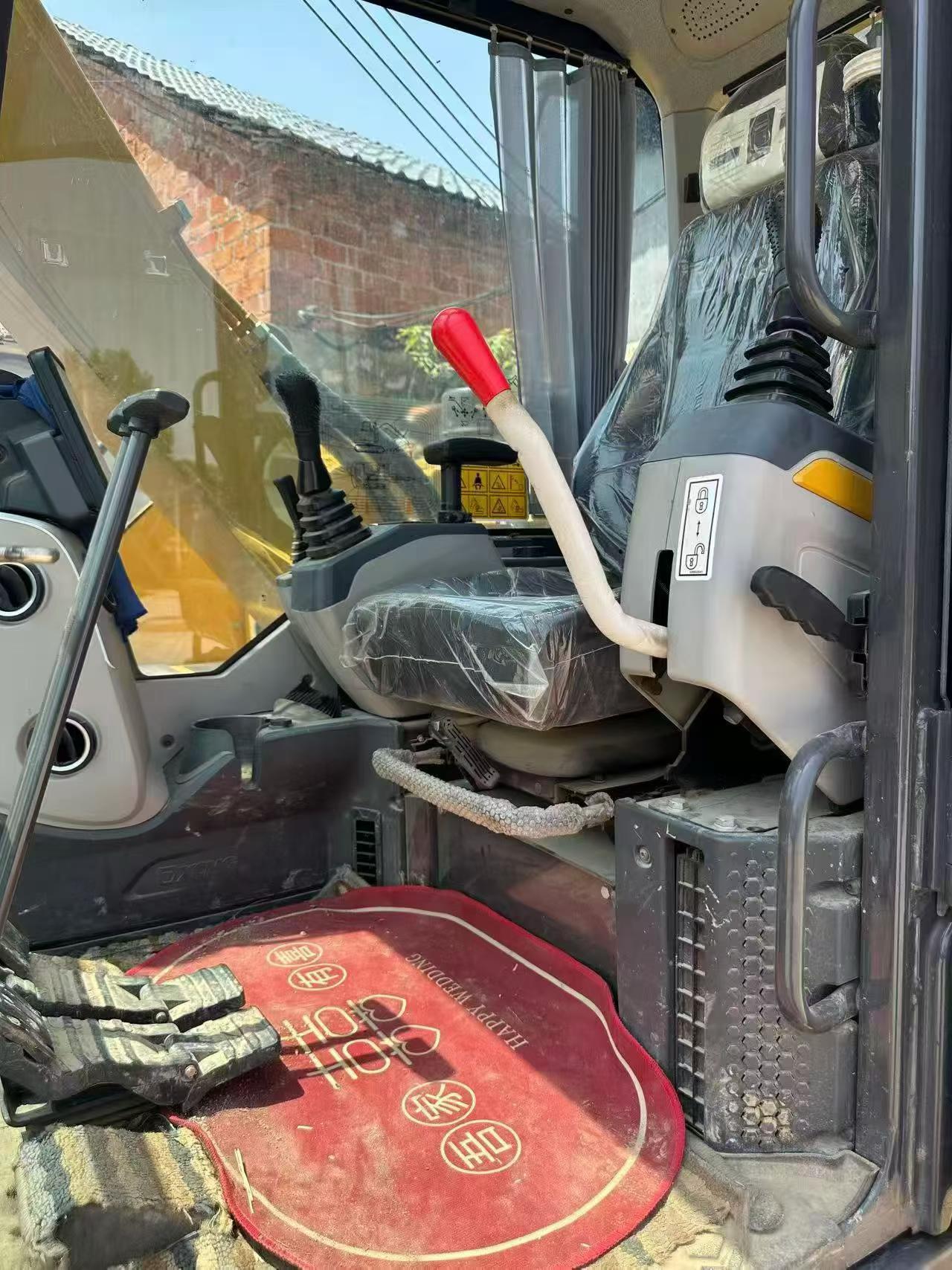 شراء حفارة XCMG XE75C مستعملة / 5