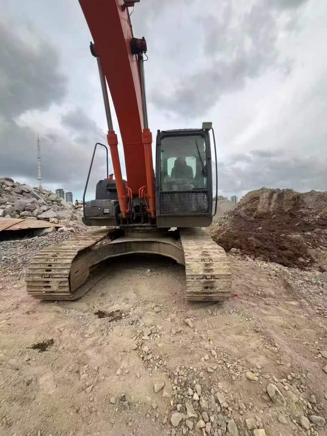 Buy Hitachi ZH200-5A Used Excavator / 7