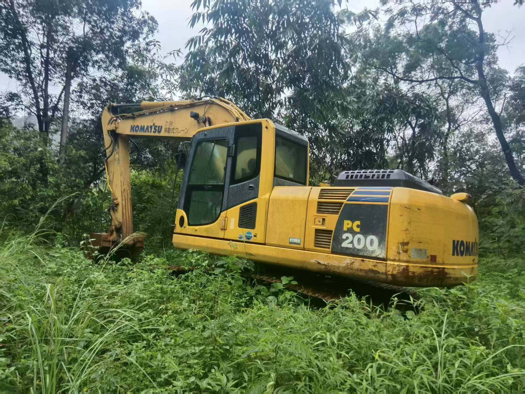 Compre Escavadeira Komatsu PC200-8 Usada / 2 Compre Escavadeira Komatsu PC200-8 Usada / 2