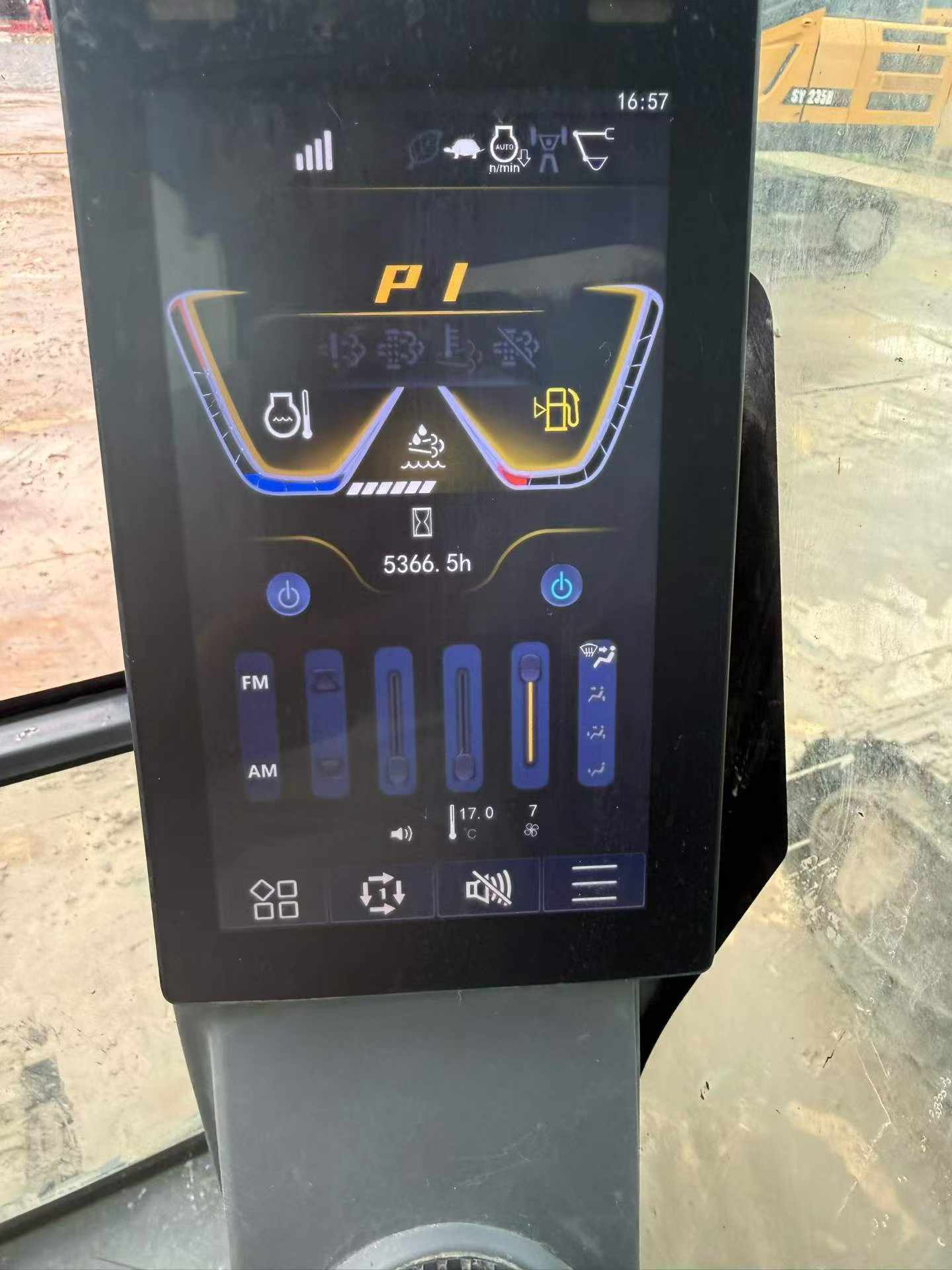Compre Escavadeira XCMG XE215GA Usada / 8