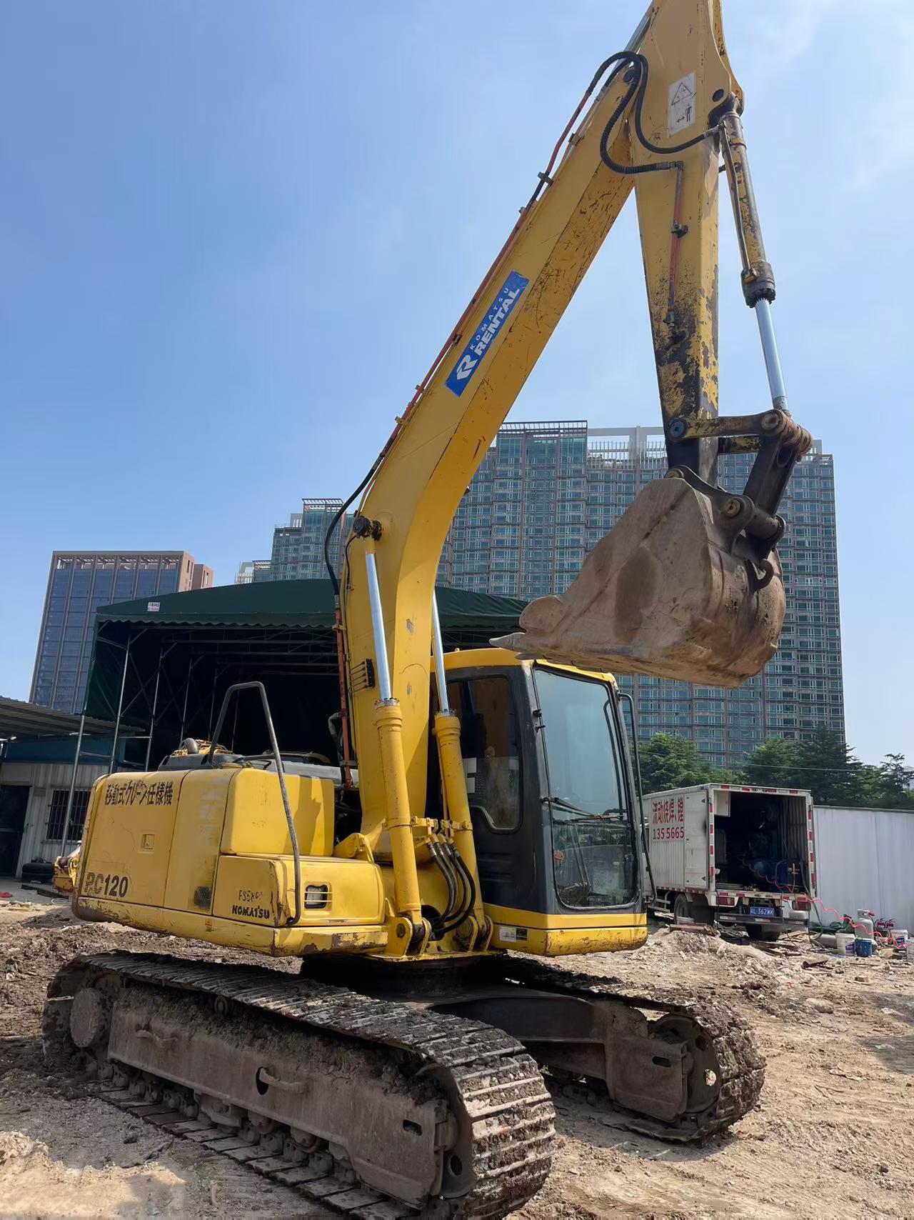 Compre Excavadora Komatsu PC120-6E Usada / 2 Compre Excavadora Komatsu PC120-6E Usada / 2