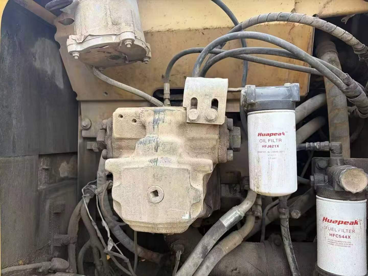 Compre Escavadeira Komatsu HB215LC-1 Usada / 5