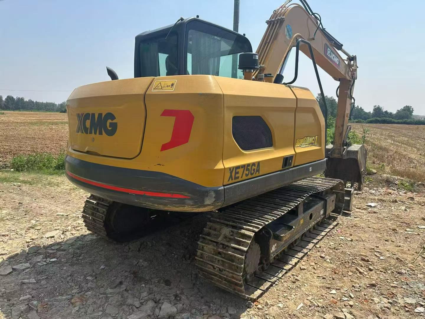 شراء حفارة XCMG XE75C مستعملة / 9