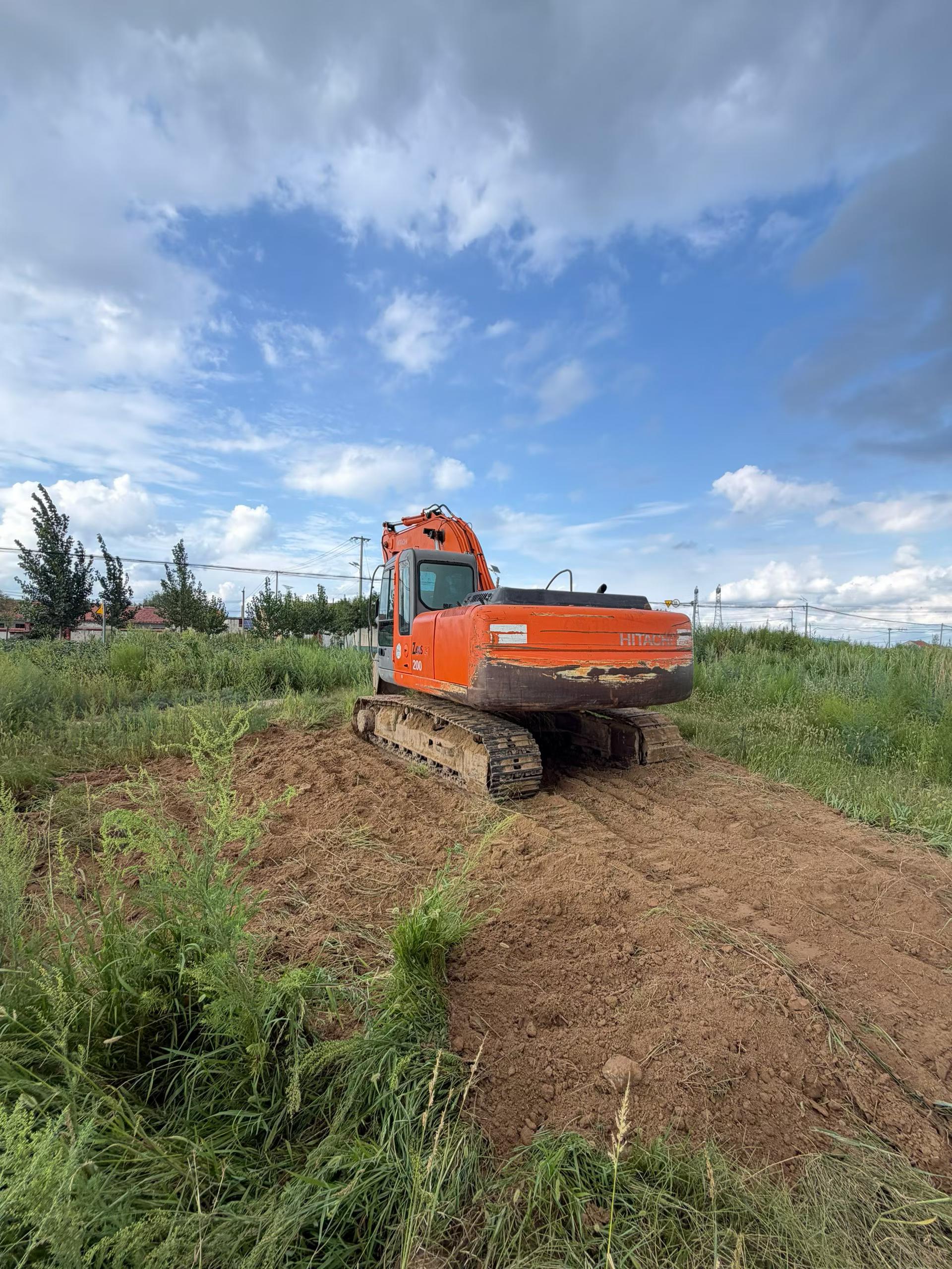 Buy Hitachi EX200 Used Excavator / 3 Buy Hitachi EX200 Used Excavator / 3