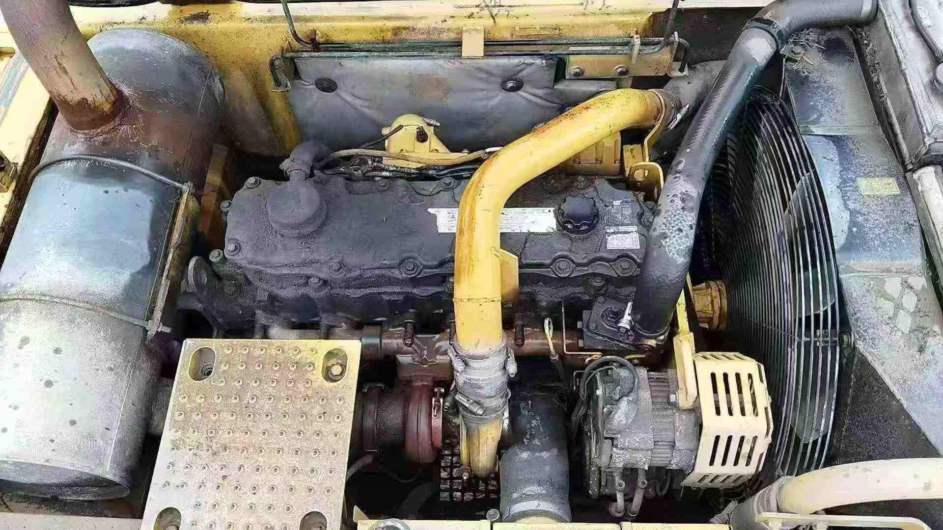 شراء حفارة Caterpillar 325B مستعملة / 4