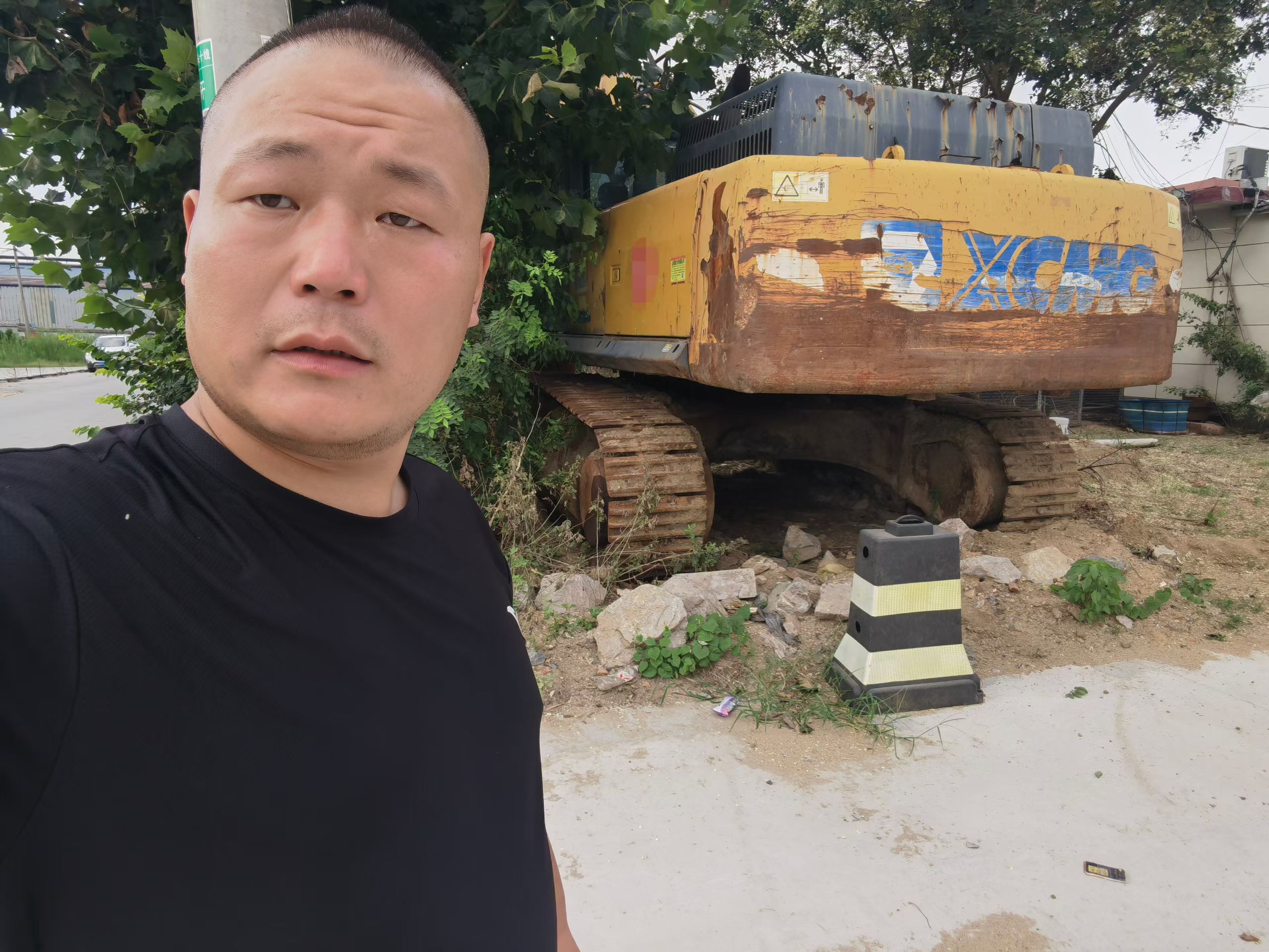 Buy XCMG XE470D Used Excavator