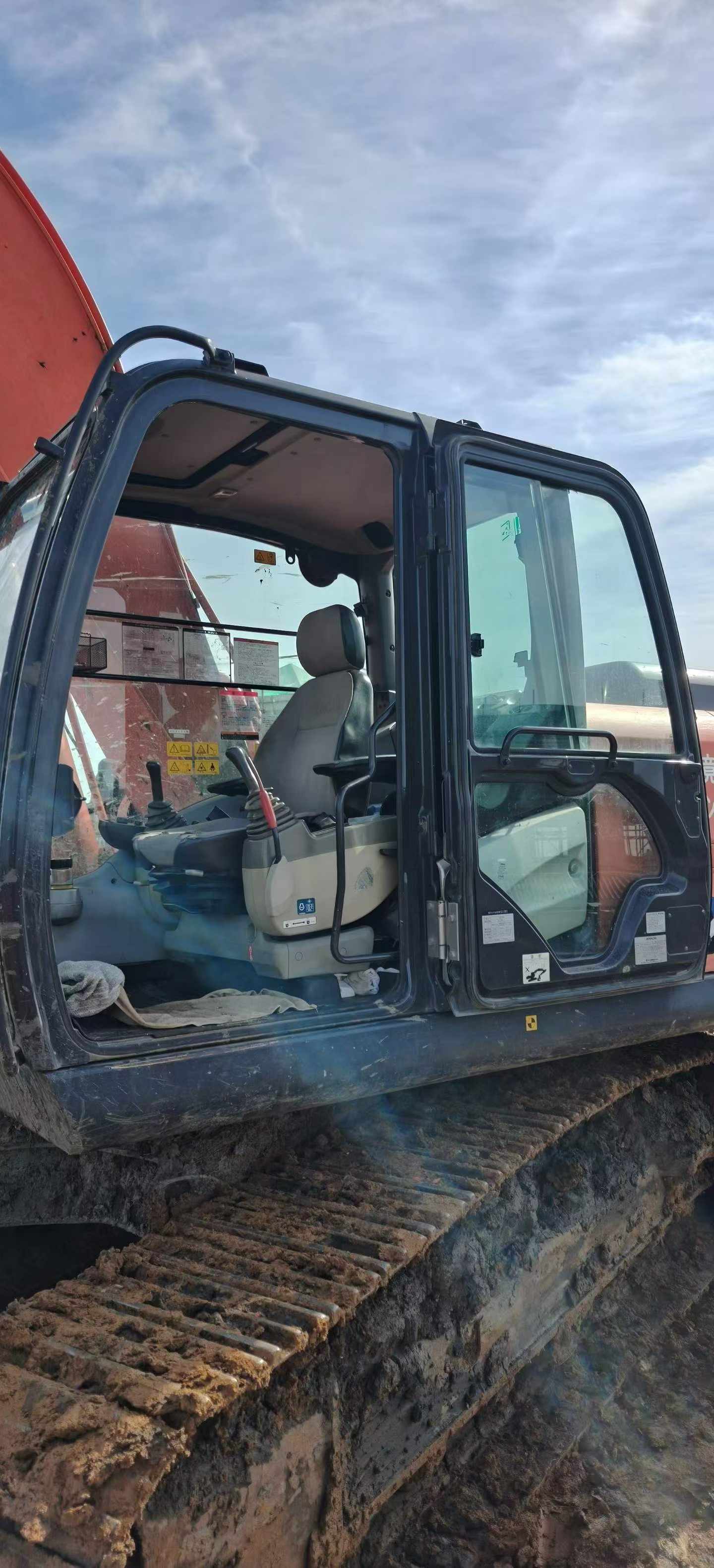 Buy Hitachi ZH200-5B Used Excavator / 5