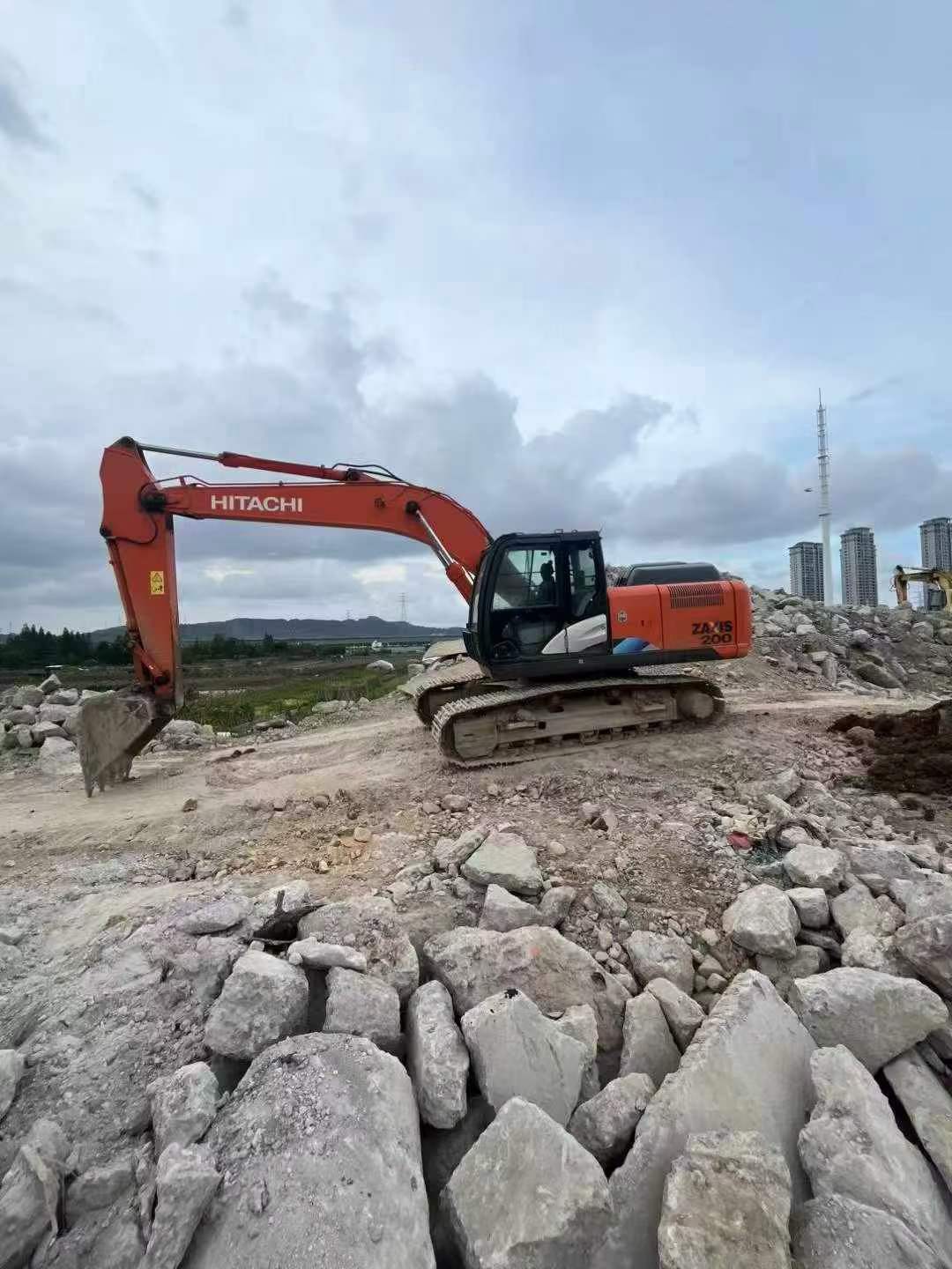 Buy Hitachi ZH200-5A Used Excavator / 2