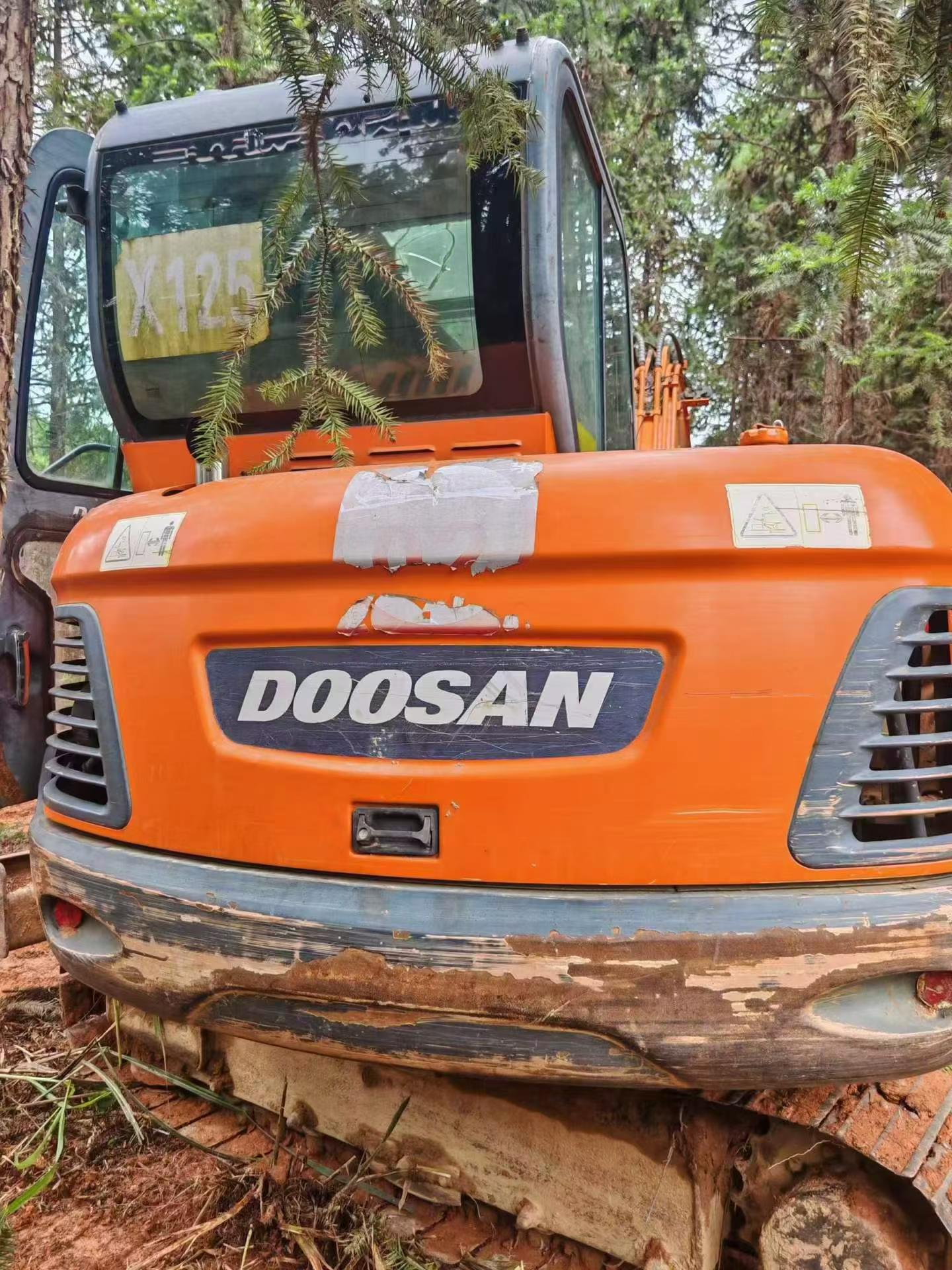 Compre Escavadeira Doosan DH60 Usada / 2 Compre Escavadeira Doosan DH60 Usada / 2
