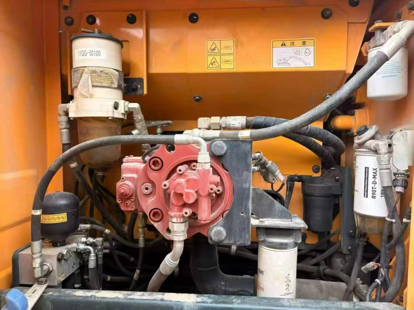 شراء حفارة Hyundai R225-7 مستعملة / 3