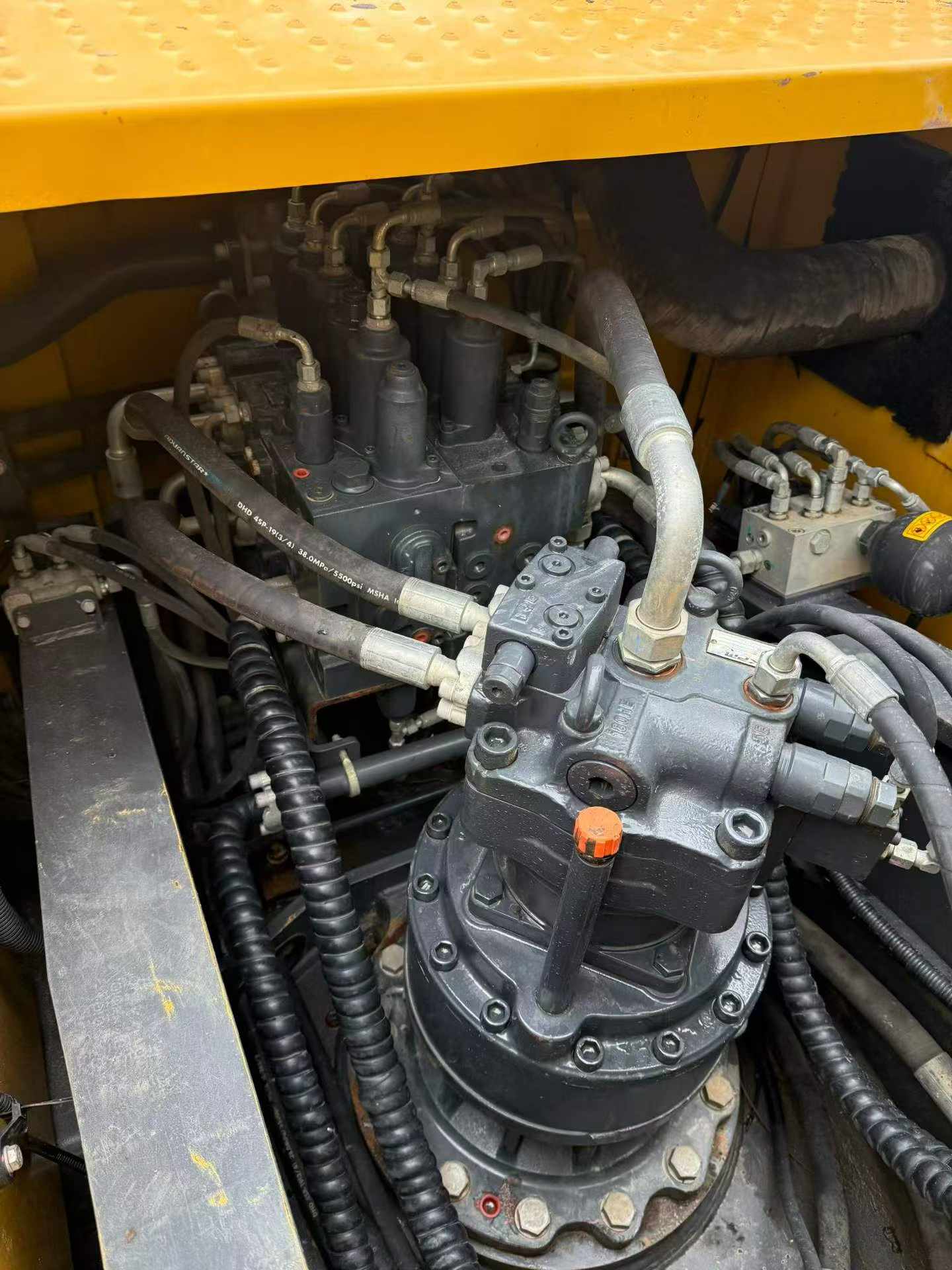 Compre Escavadeira XCMG XE215GA Usada / 6