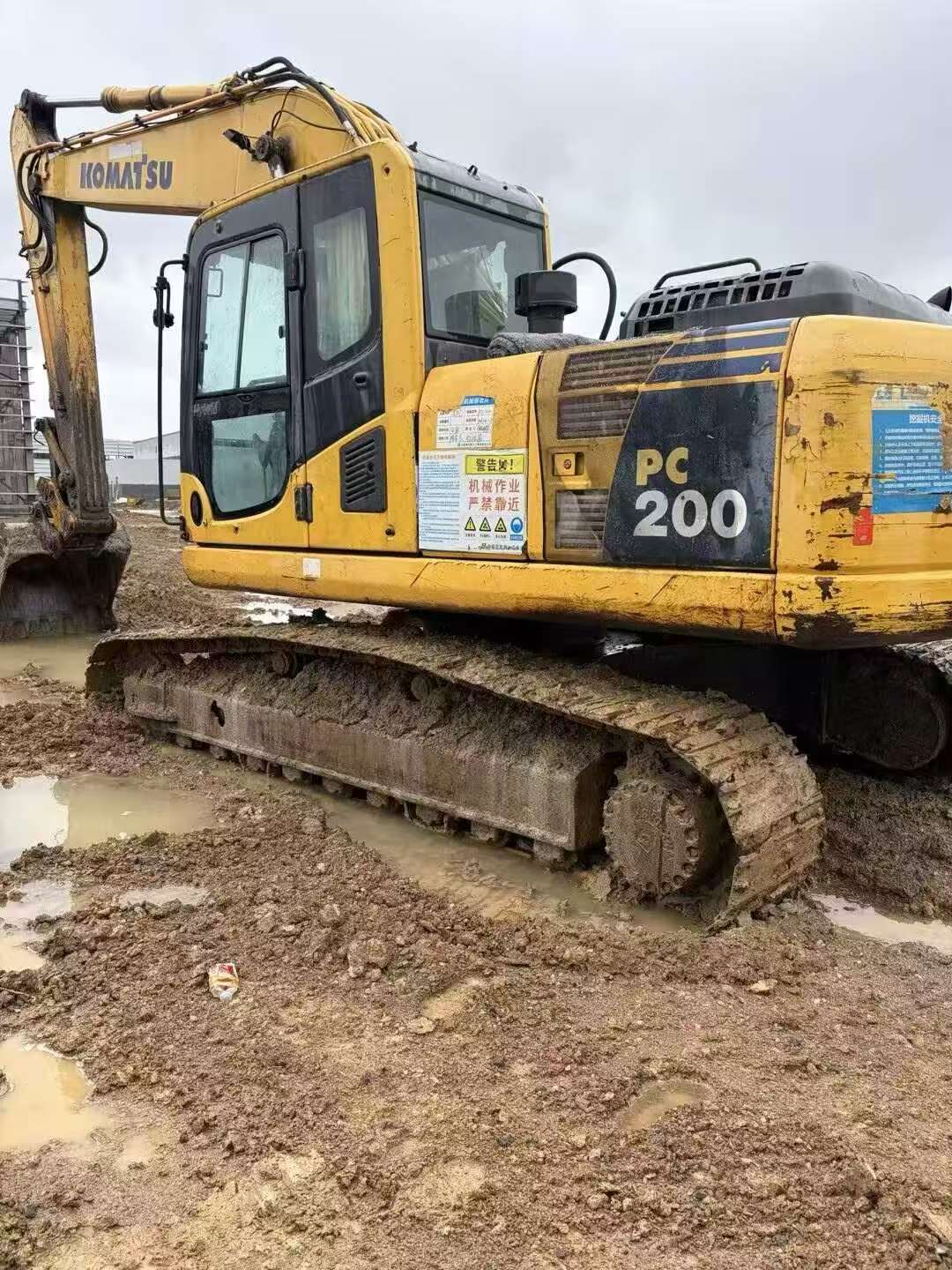 Compre Escavadeira Komatsu HB215LC-1 Usada / 3