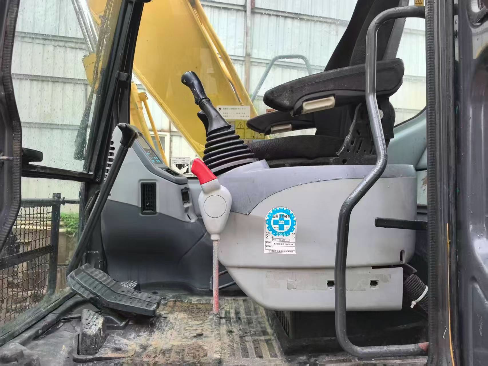 Compre Escavadeira Komatsu PC130-7 Usada / 5