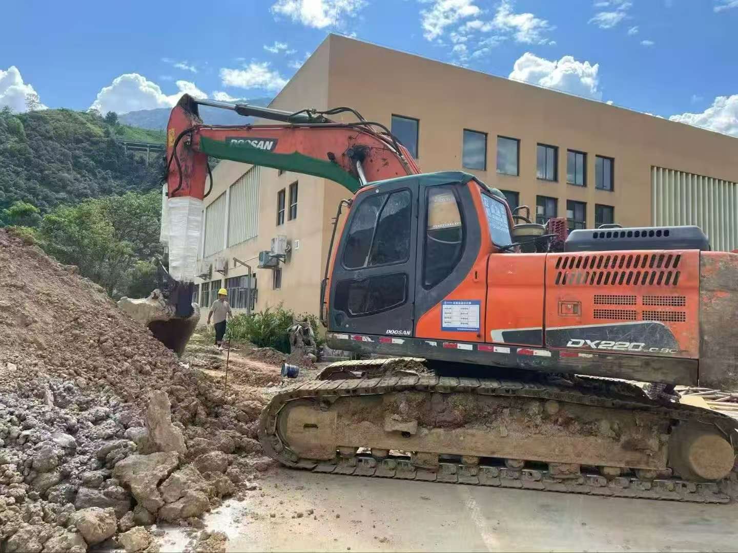 Compre Excavadora Doosan DH220-3 Usada / 3 Compre Excavadora Doosan DH220-3 Usada / 3