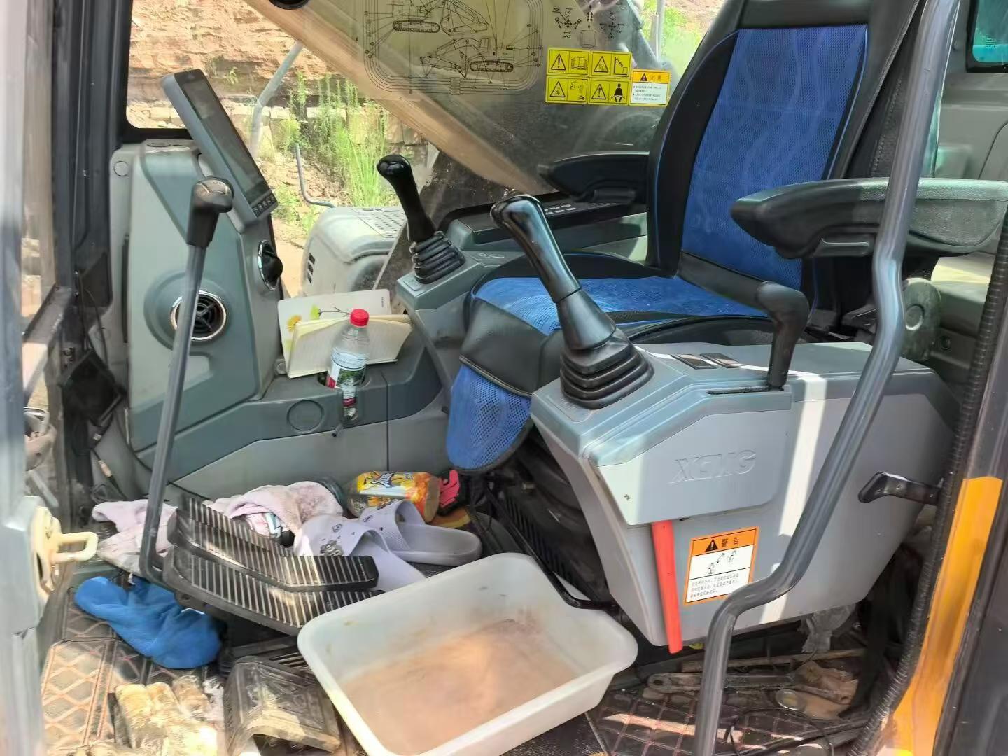 Compre Excavadora XCMG XE400T Usada / 4