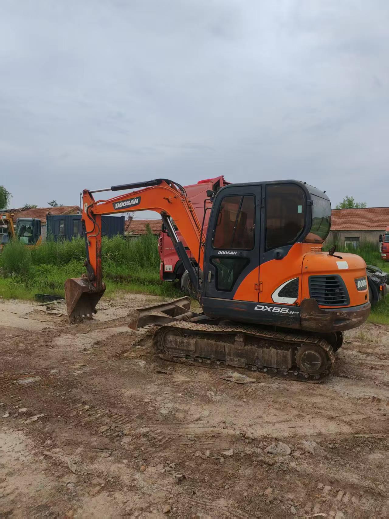 Compre Escavadeira Doosan DH60 Usada / 3 Compre Escavadeira Doosan DH60 Usada / 3
