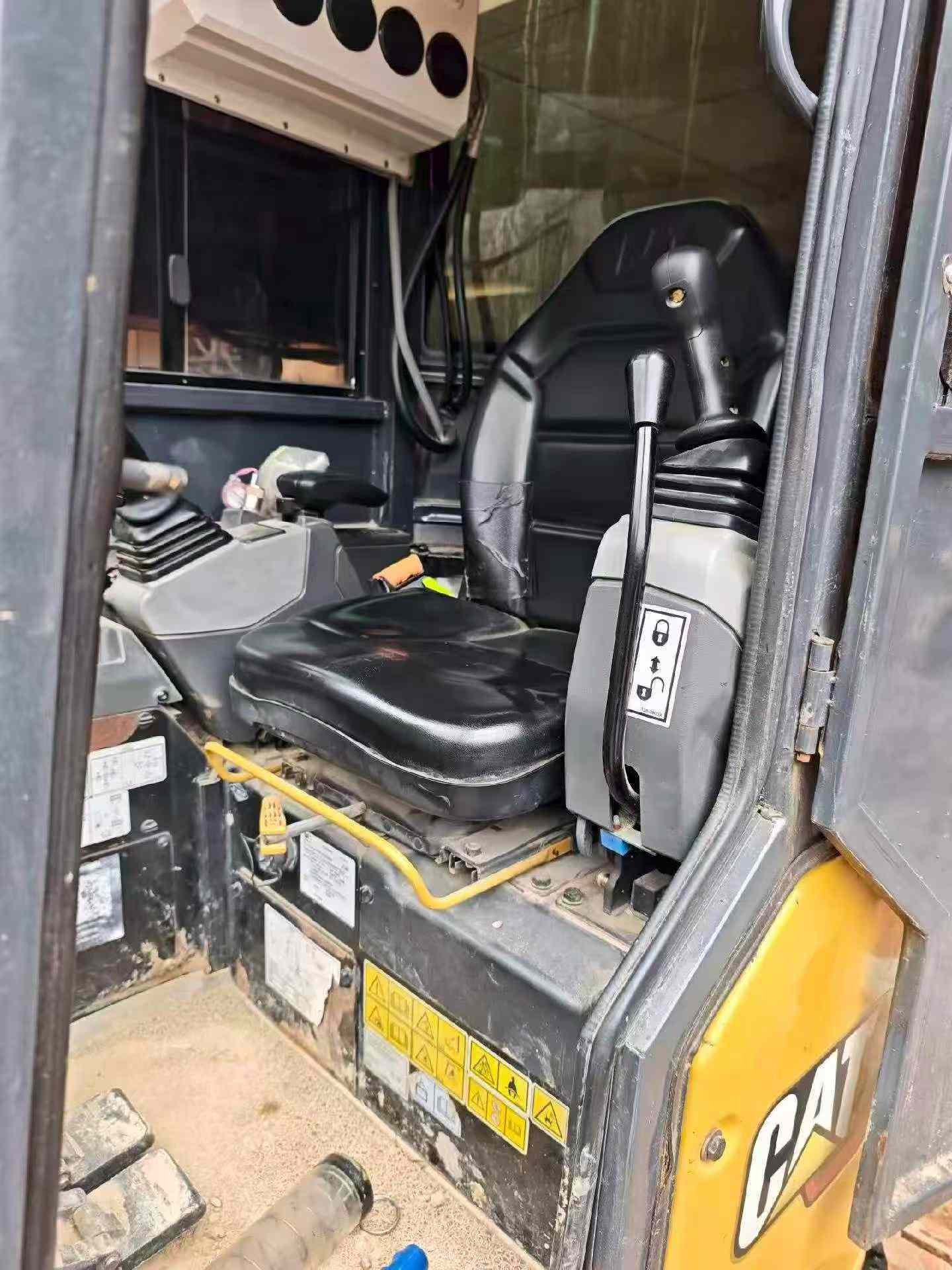 Compre Excavadora Caterpillar 301.4C Usada / 4