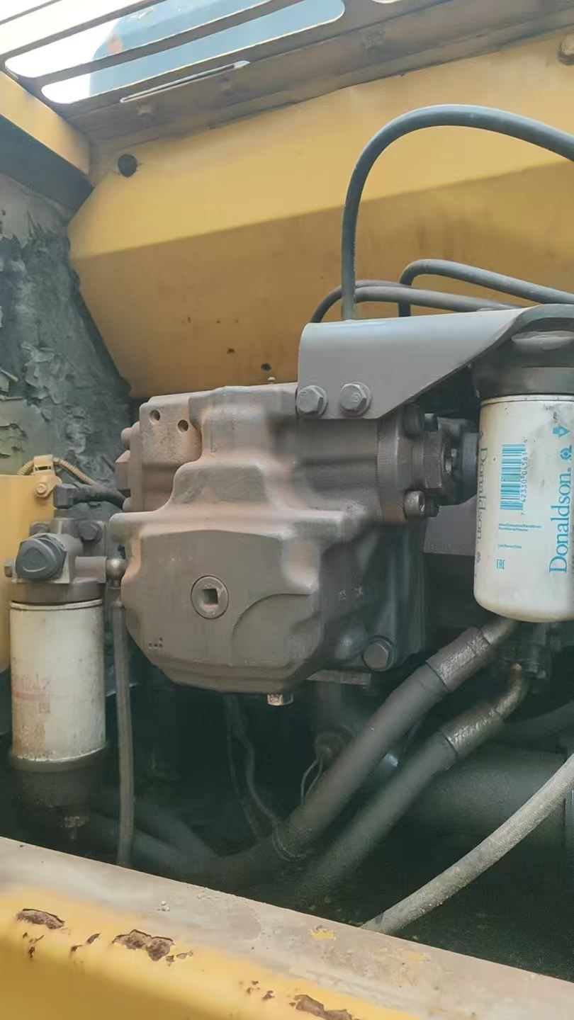 Compre Escavadeira Komatsu PC200-8 Usada / 3 Compre Escavadeira Komatsu PC200-8 Usada / 3