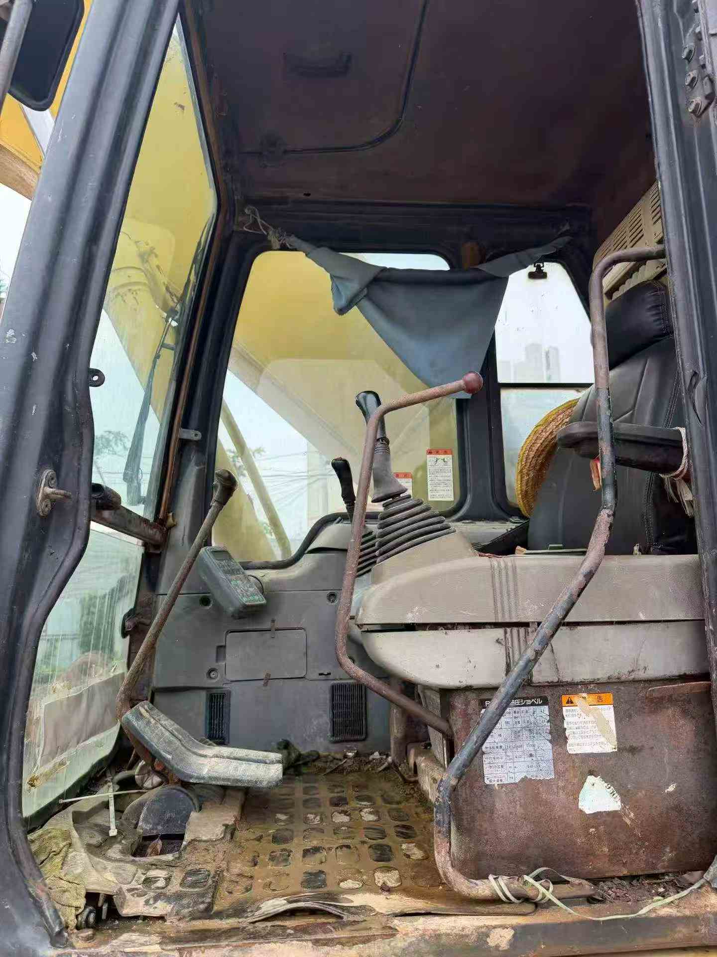 Buy Komatsu PC200-6 Used Excavator / 9