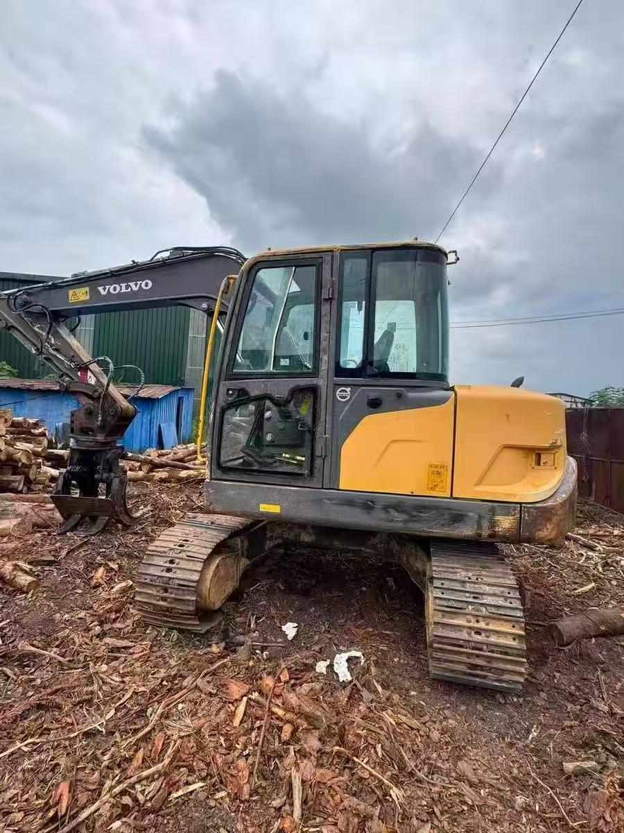 Купить Подержанный Экскаватор Volvo EC80D / 9