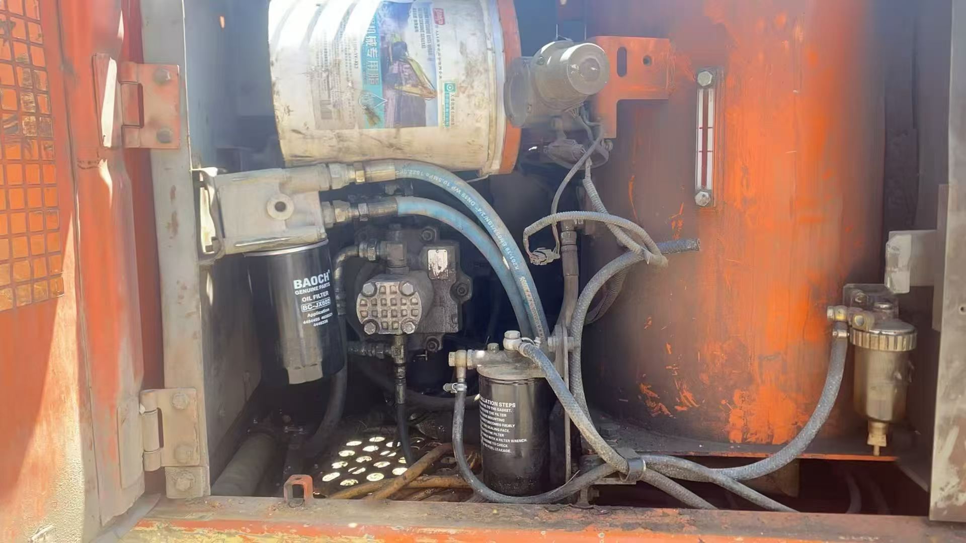 Compre Escavadeira Hitachi EX12-2 Usada / 2 Compre Escavadeira Hitachi EX12-2 Usada / 2
