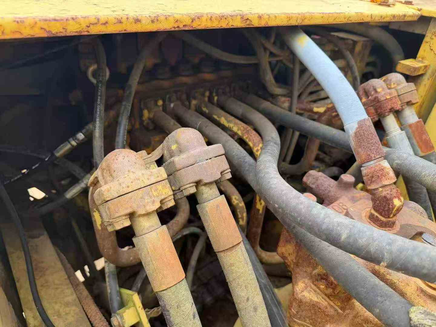 Buy Komatsu PC200-6 Used Excavator / 8