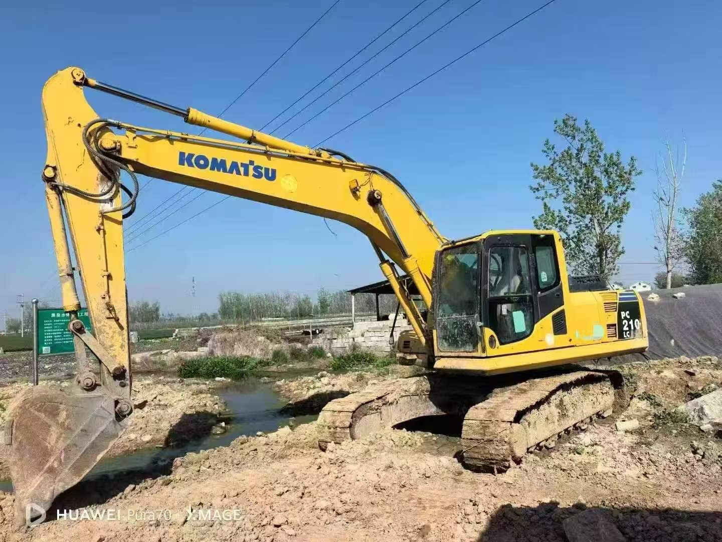 Compre Escavadeira Komatsu PC210 Usada / 3