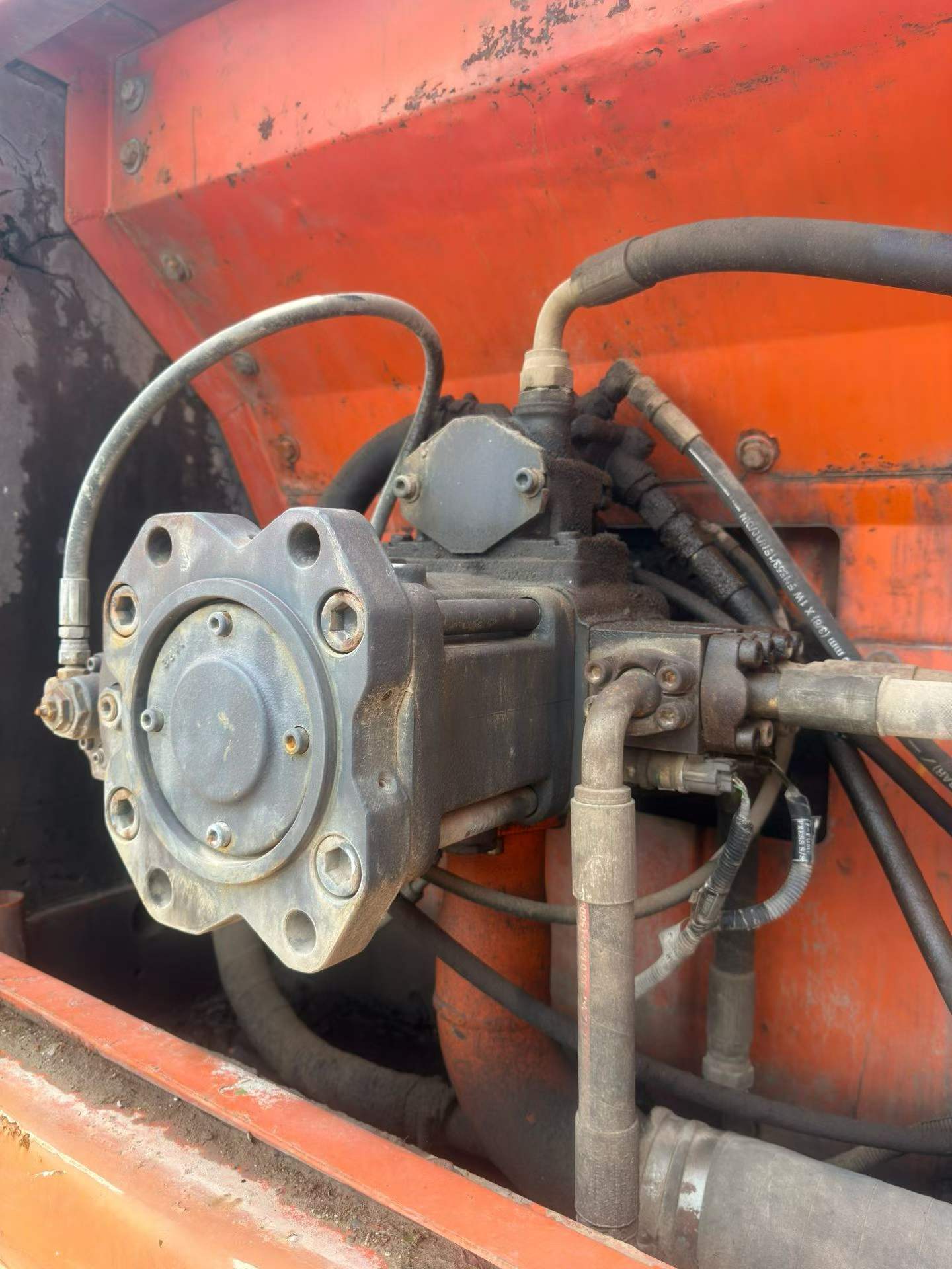 Compre Escavadeira Doosan DH215-9 Usada / 8 Compre Escavadeira Doosan DH215-9 Usada / 8