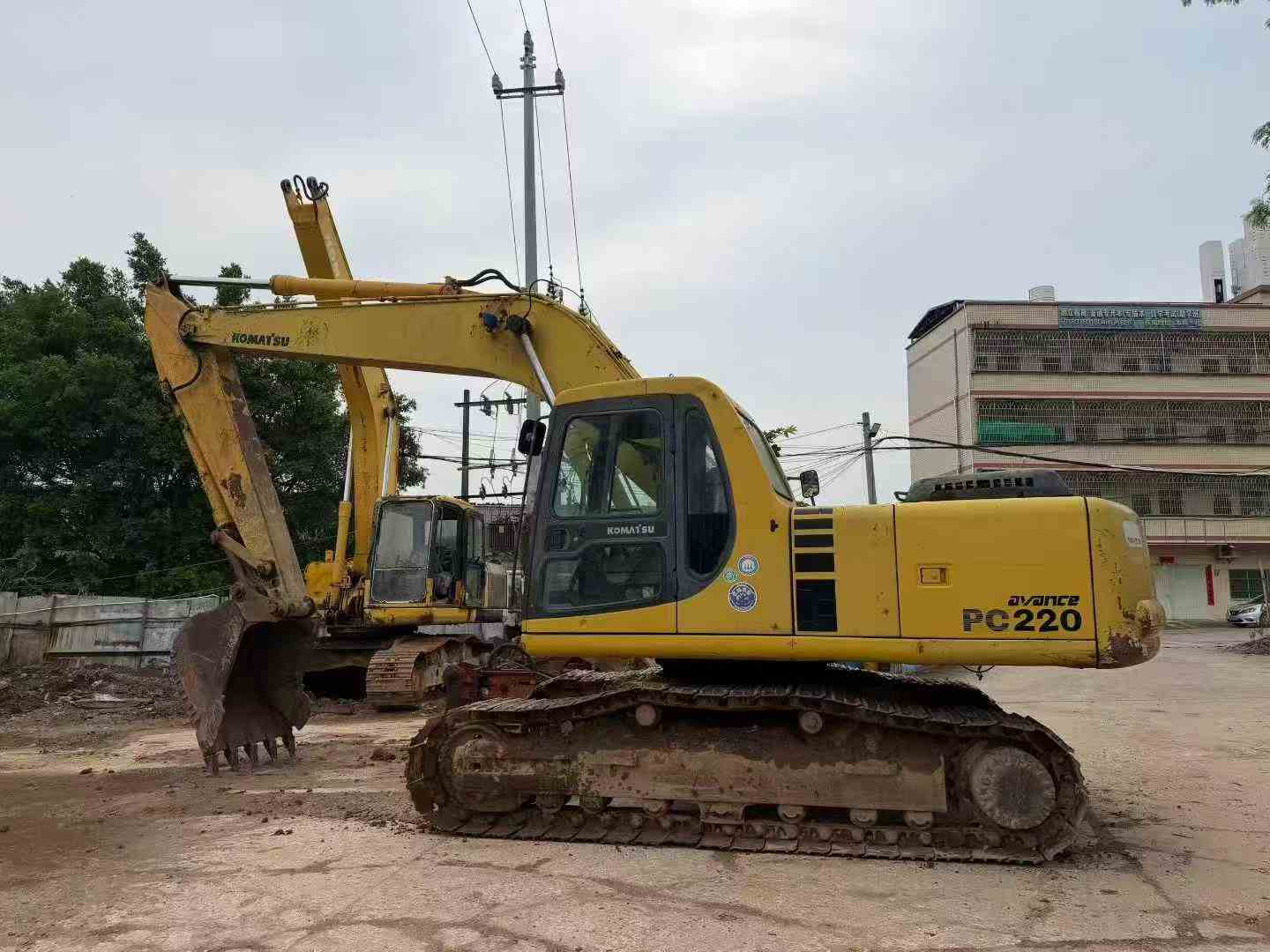 Buy Komatsu PC200-6 Used Excavator