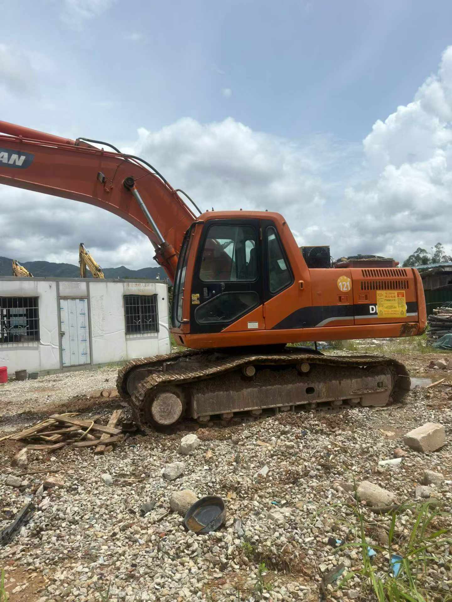 Compre Escavadeira Doosan DH215-9 Usada / 3 Compre Escavadeira Doosan DH215-9 Usada / 3