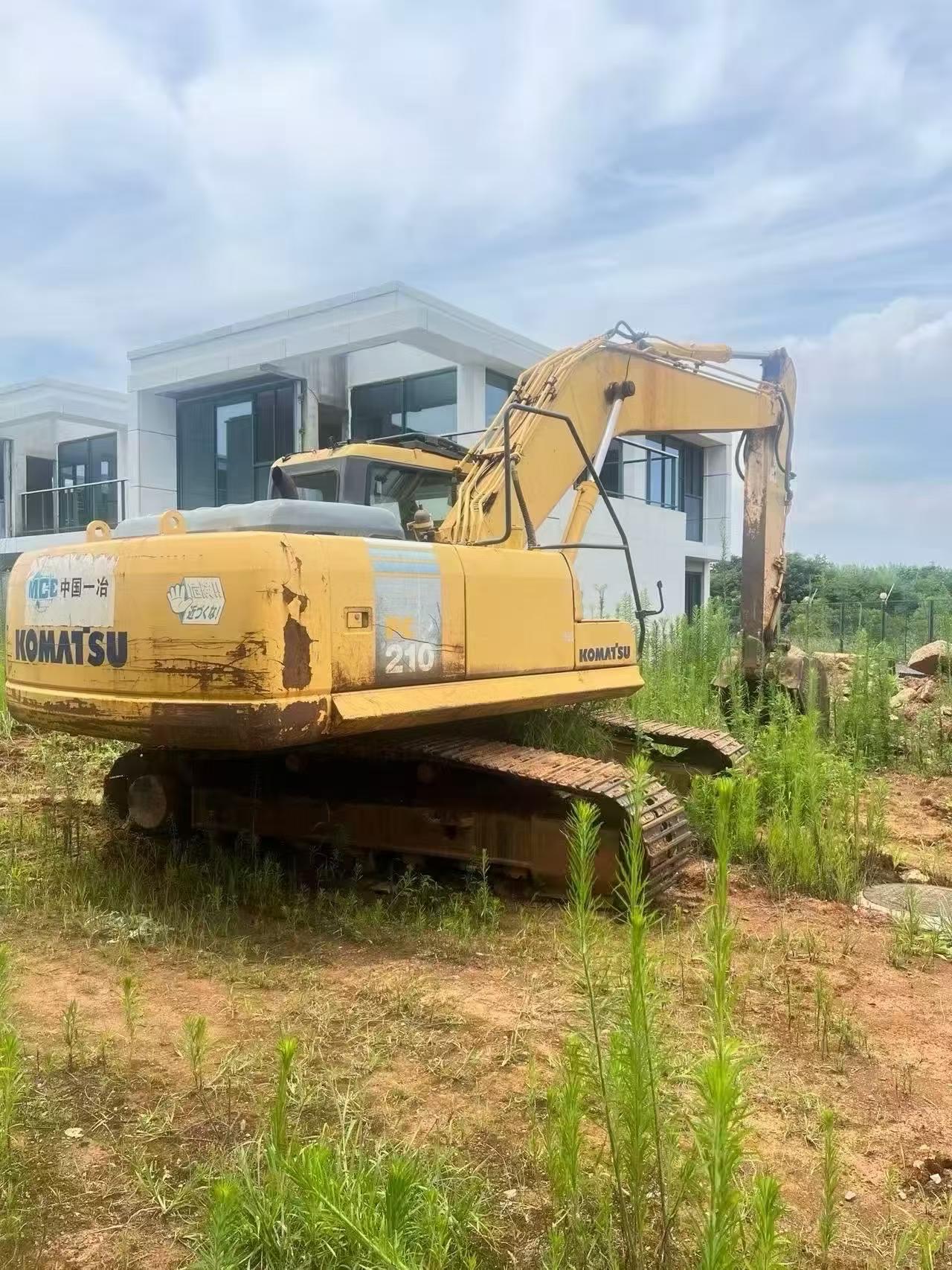 Купить Подержанный Экскаватор Komatsu PC210-7 / 2 Купить Подержанный Экскаватор Komatsu PC210-7 / 2