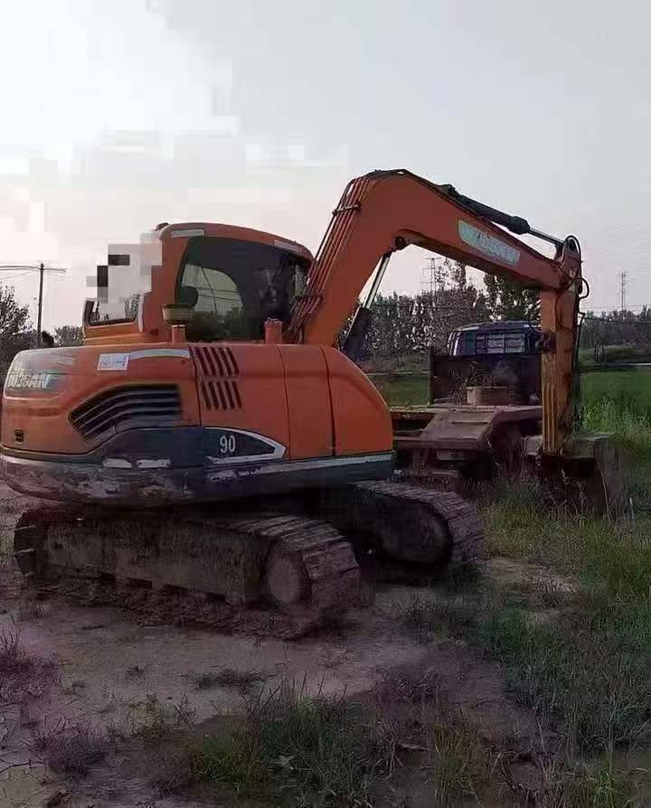 Compre Escavadeira Doosan DX75 Usada / 2 Compre Escavadeira Doosan DX75 Usada / 2