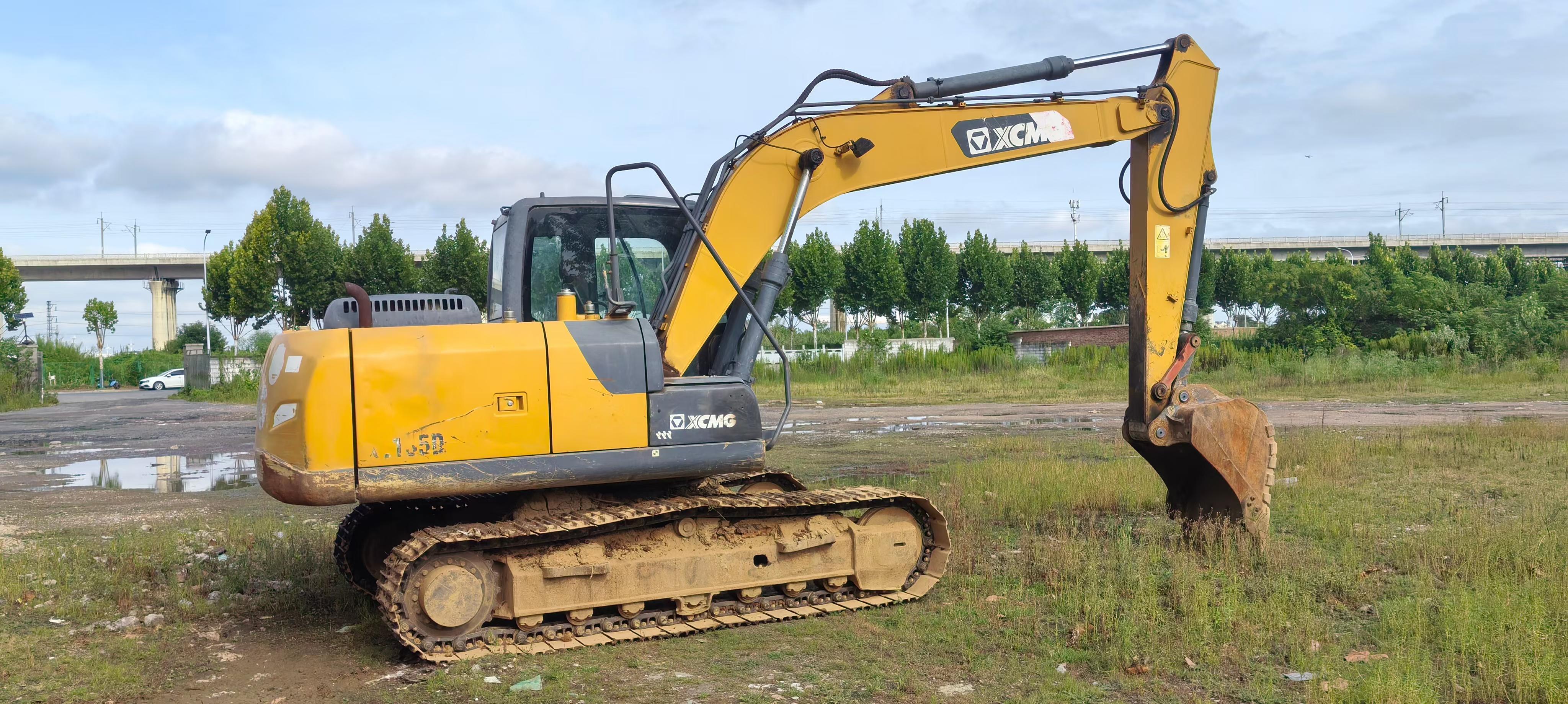 Buy XCMG XE135B Used Excavator / 9