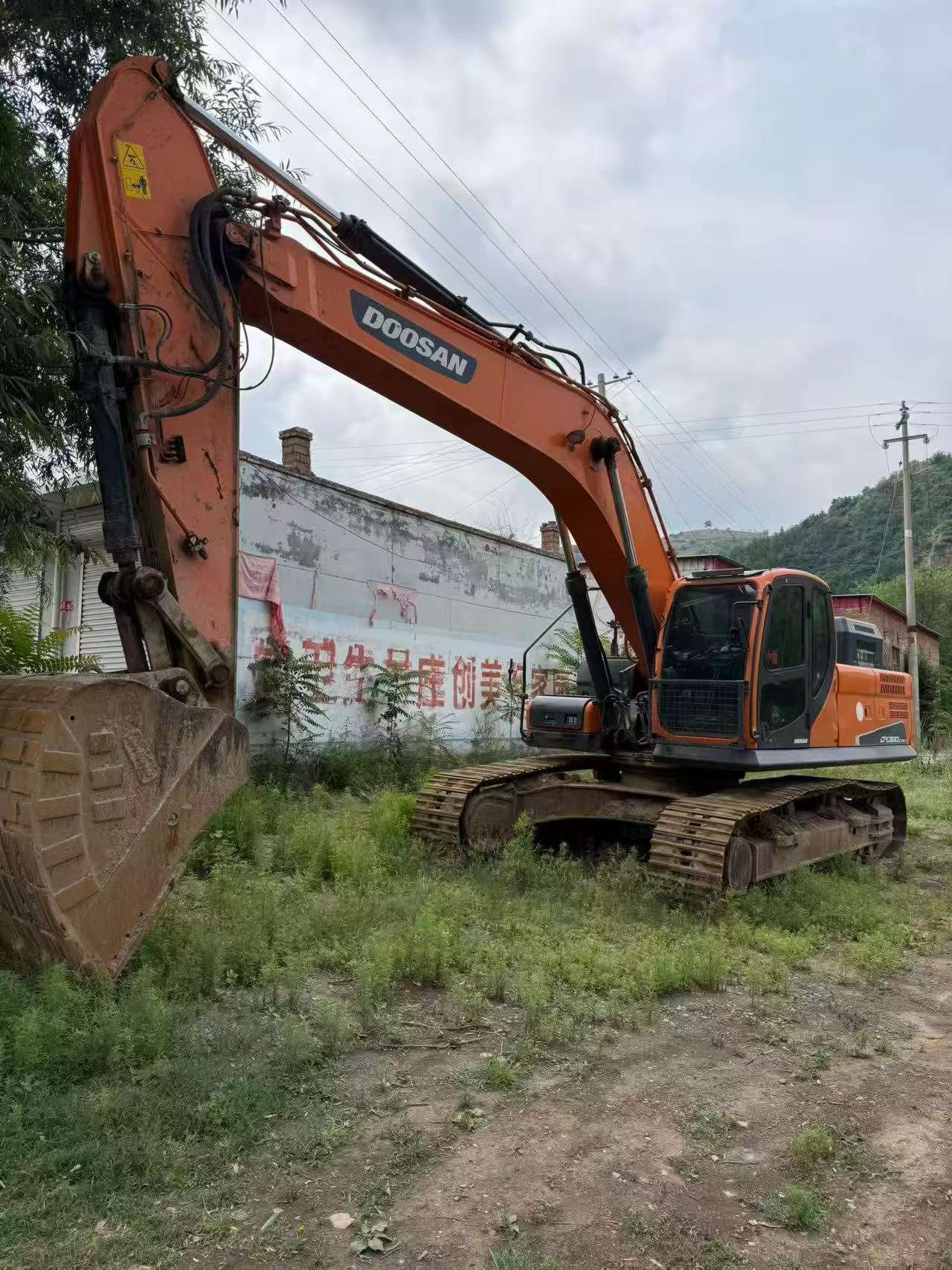 Buy Doosan DL305-9C Used Excavator