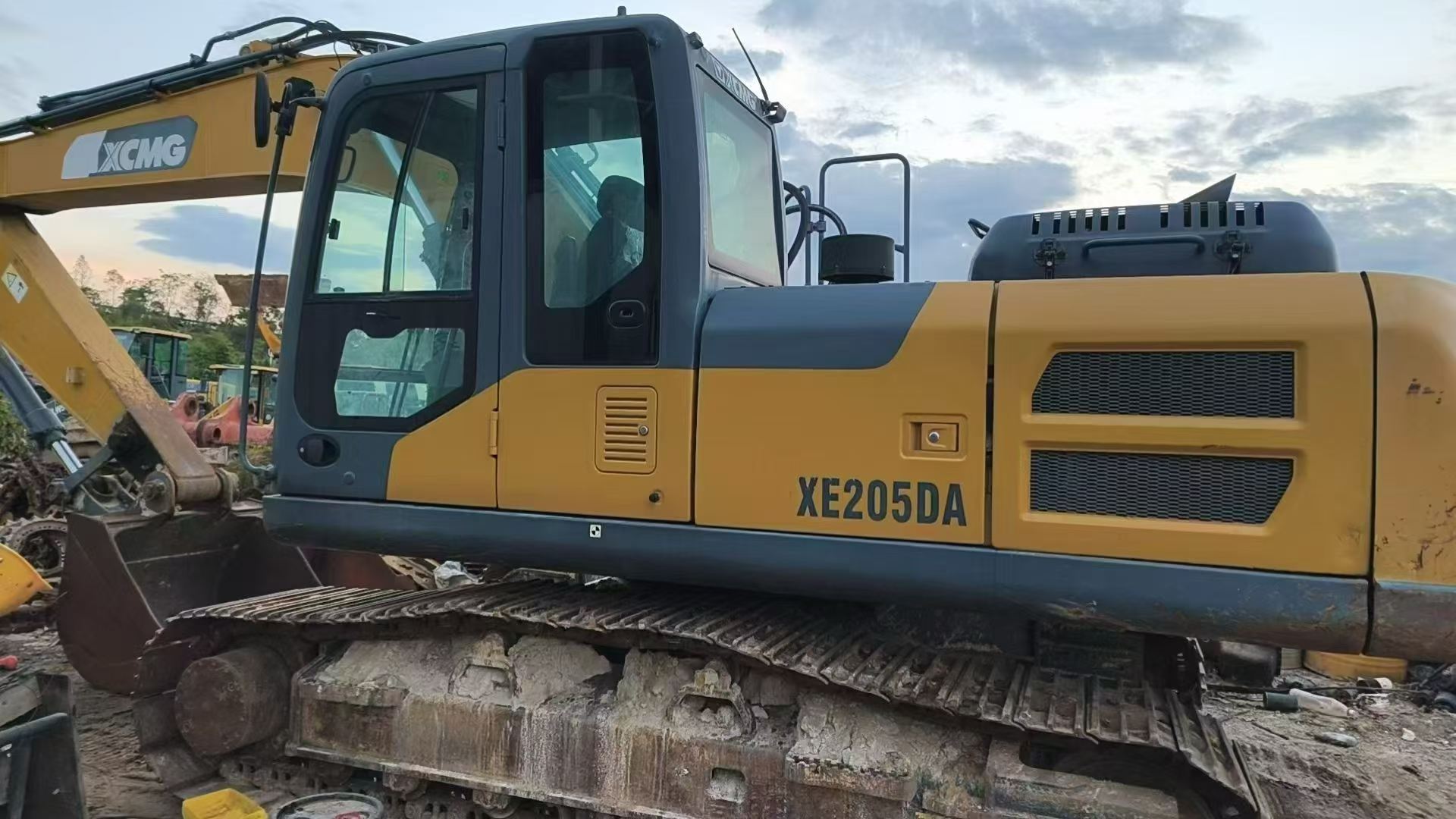 Buy XCMG XE205DA Used Excavator