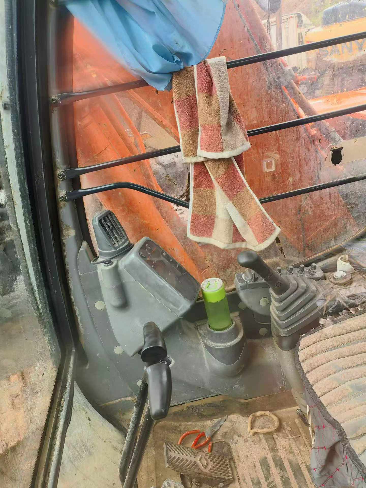 Buy Hitachi EX120-6 Used Excavator / 6 Buy Hitachi EX120-6 Used Excavator / 6