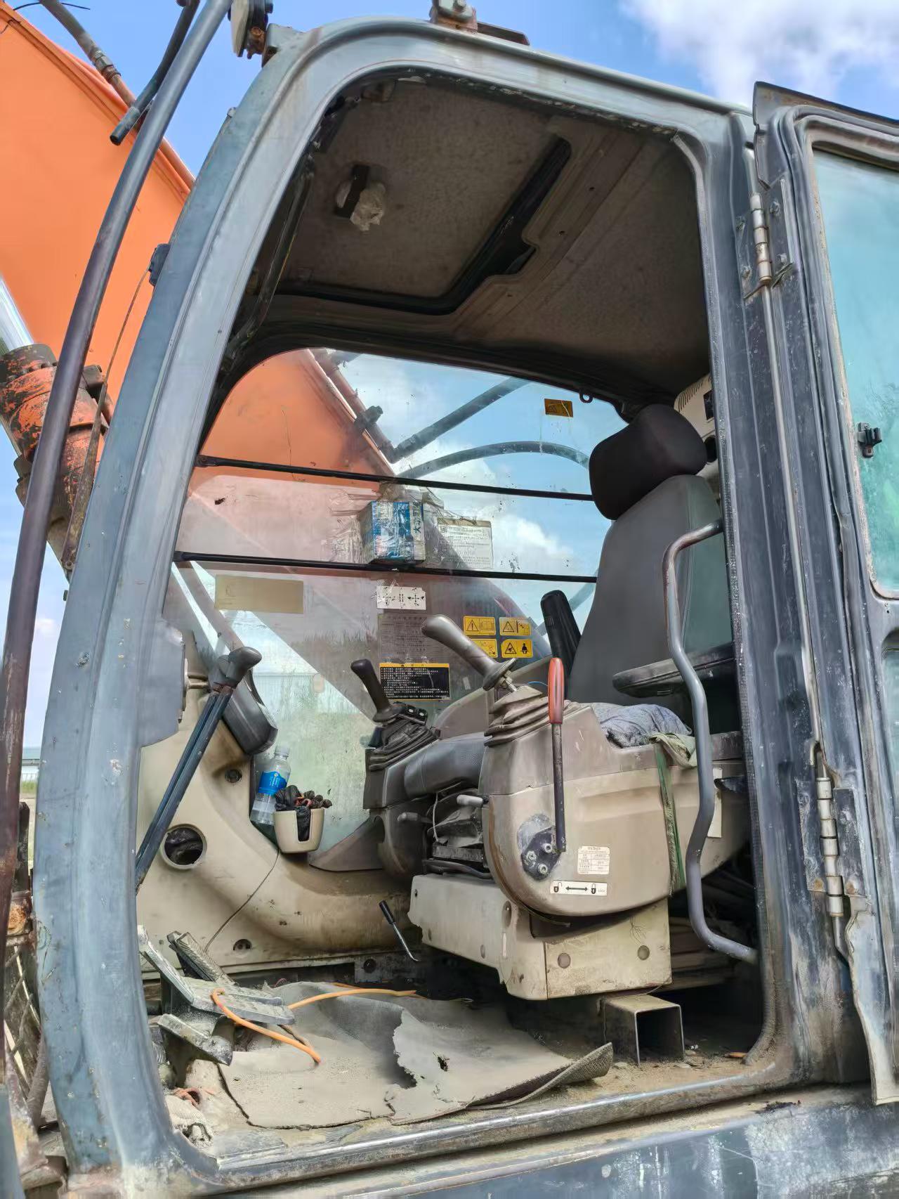 Buy Hitachi ZX270-3 Used Excavator